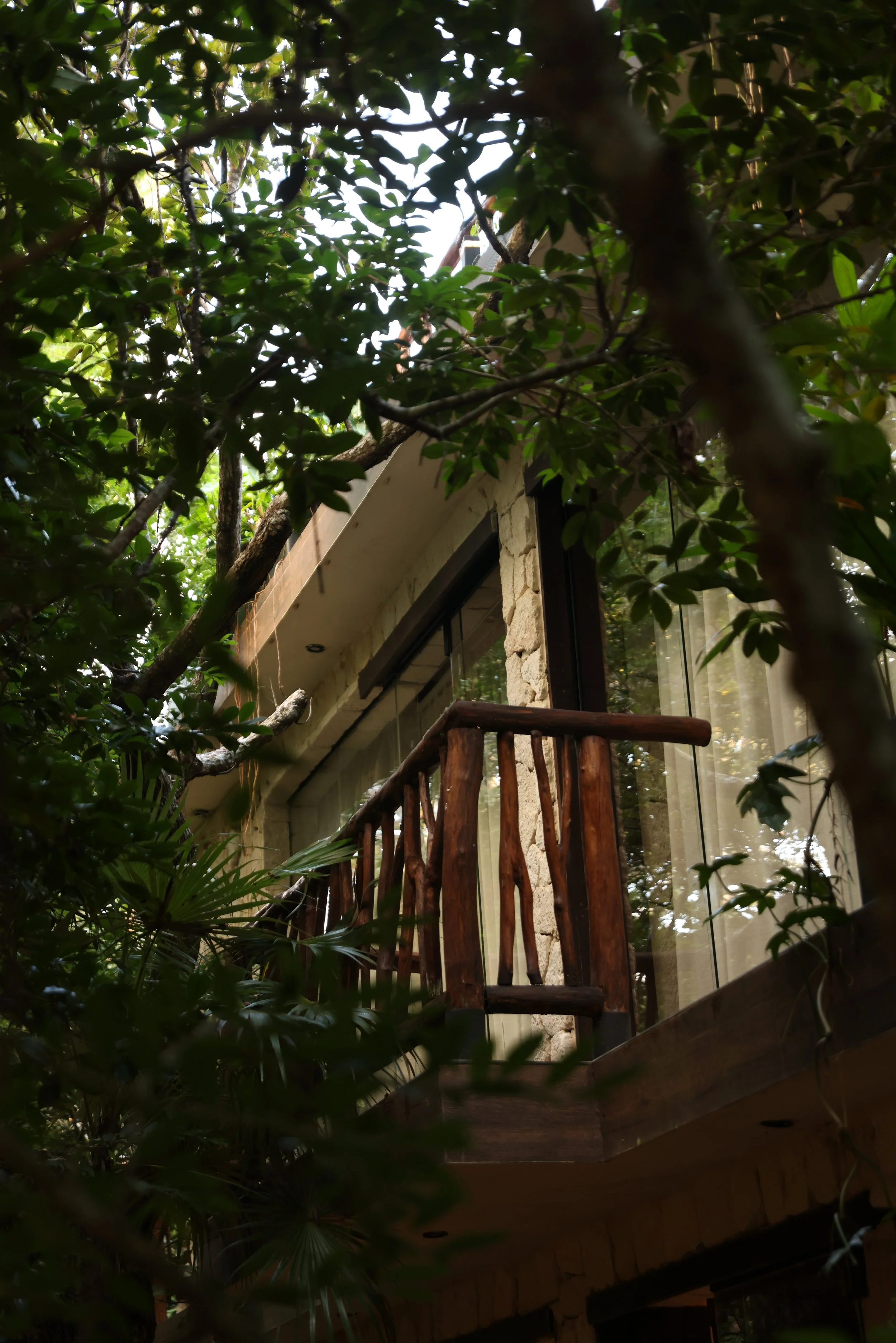 02 — Exterior Villa.JPG