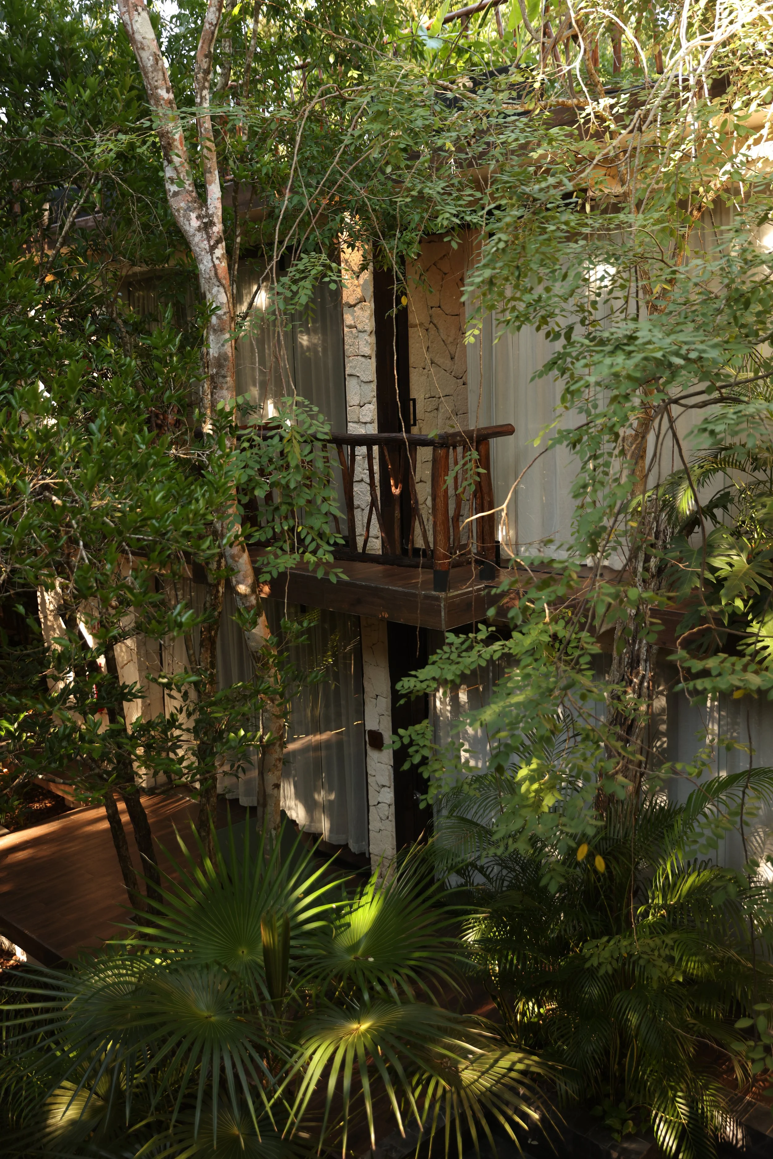 04 — Exterior Villa.JPG