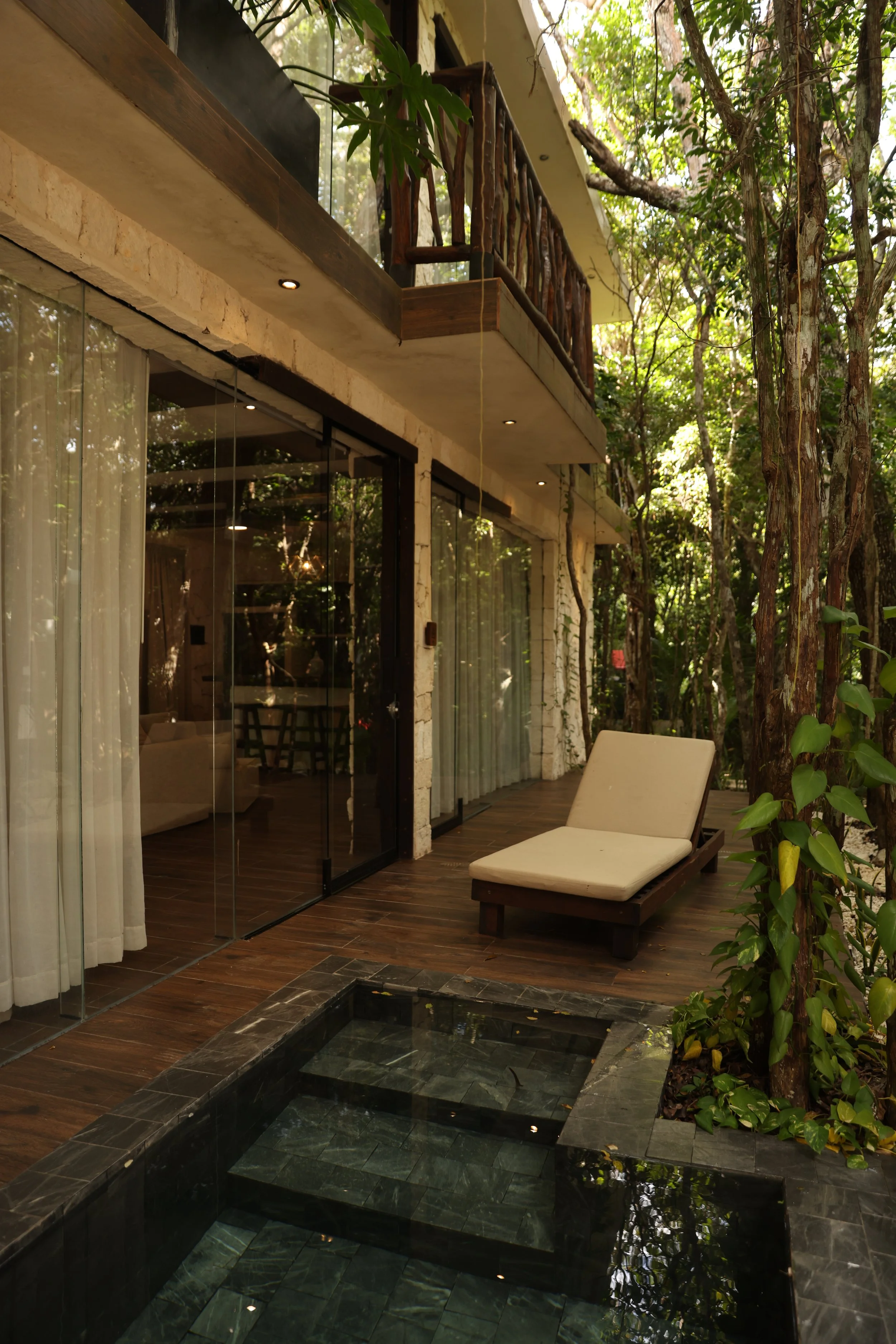 03 — Exterior Villa.JPG