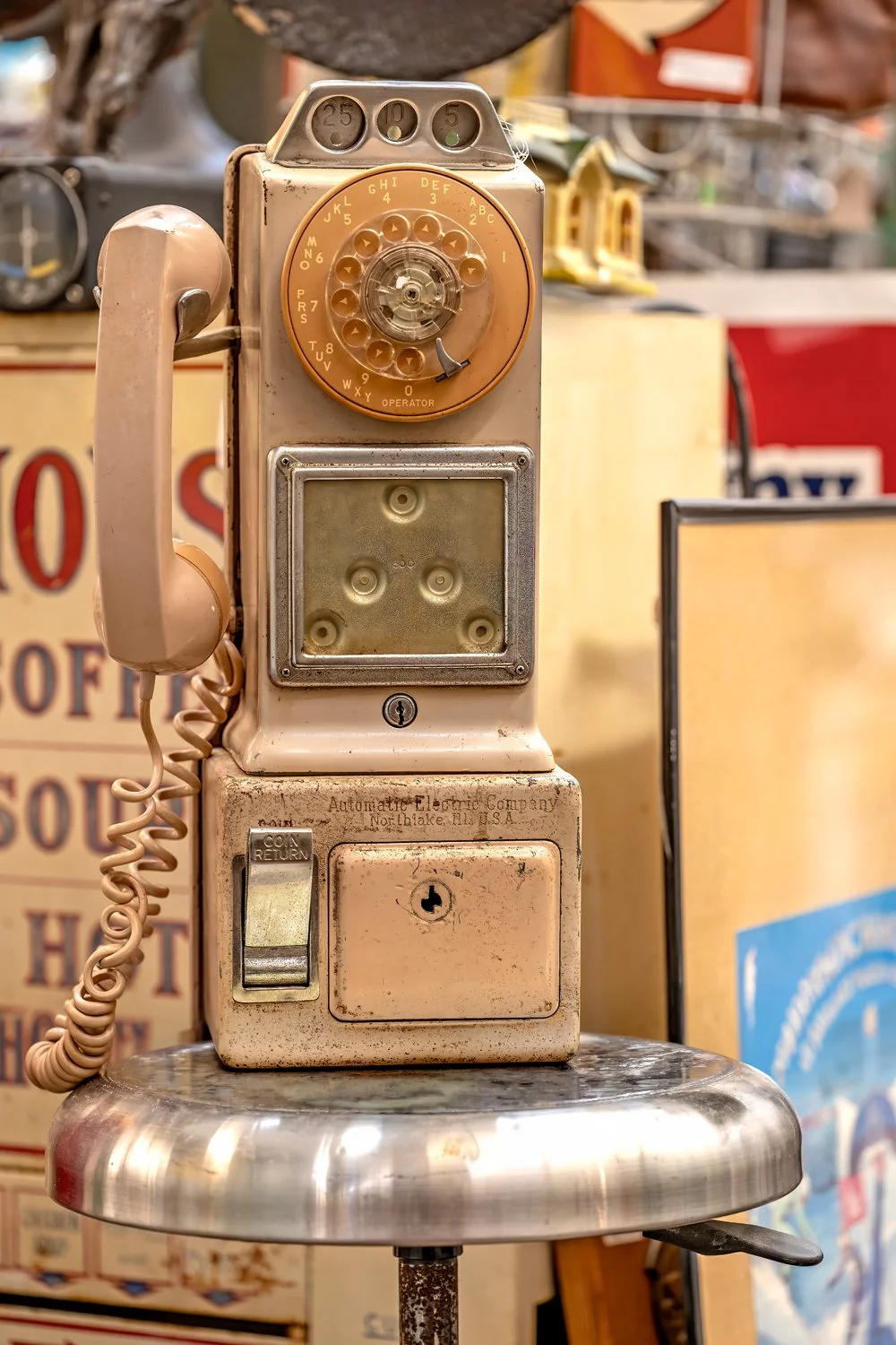 Forestwood Antique Mall, Dallas pay phone1.jpg