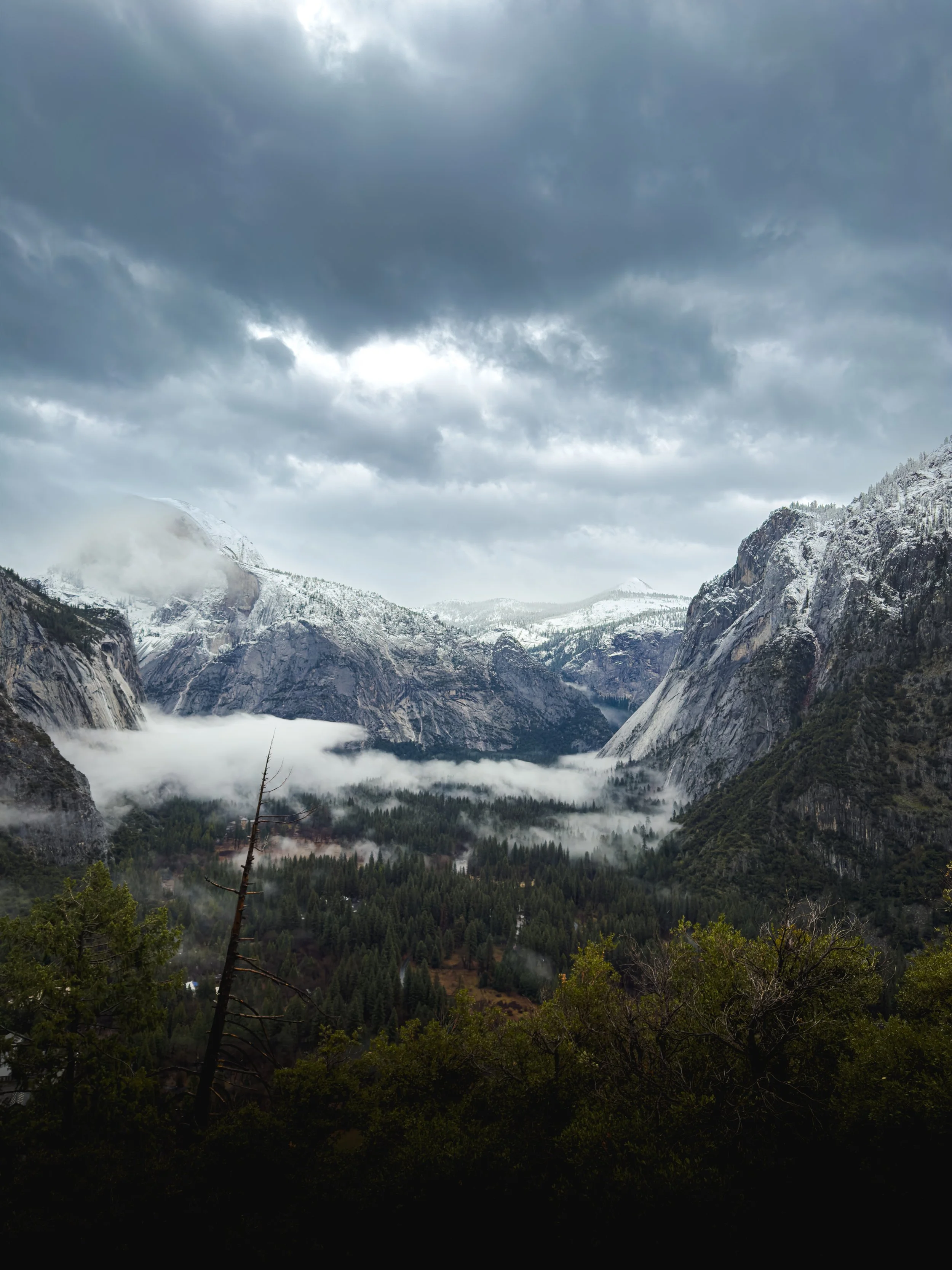 Yosemite — iPhone 17 Pro Max