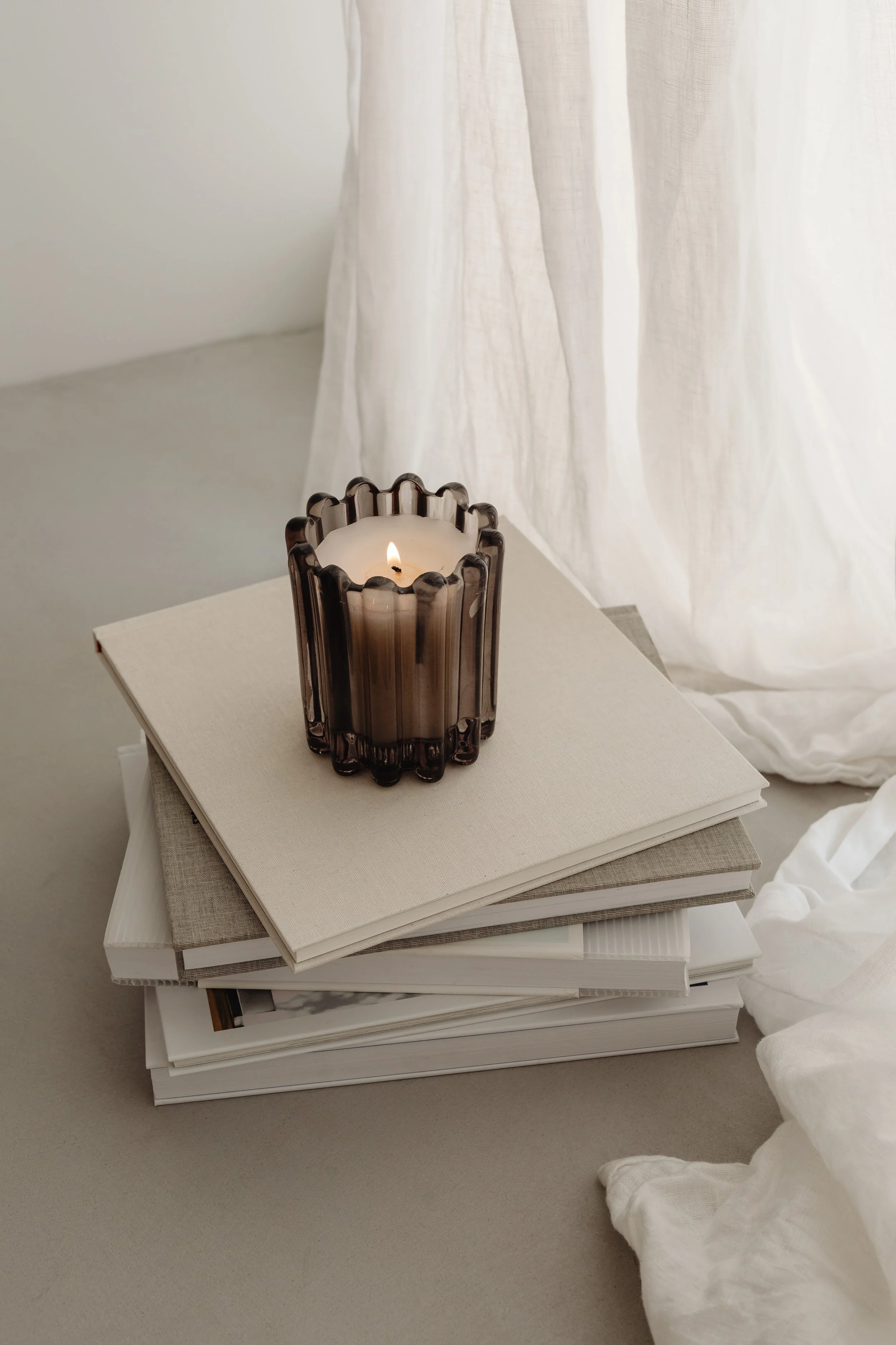 kaboompics_home-decorations-beige-armchair-candles-book-blanket-32096.jpg