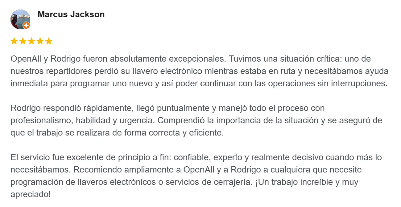 Five-star review for OpenAll and Rodrigo, praising their professionalism, quick response, and successful handling of a critical situation involving lost electronic keys.