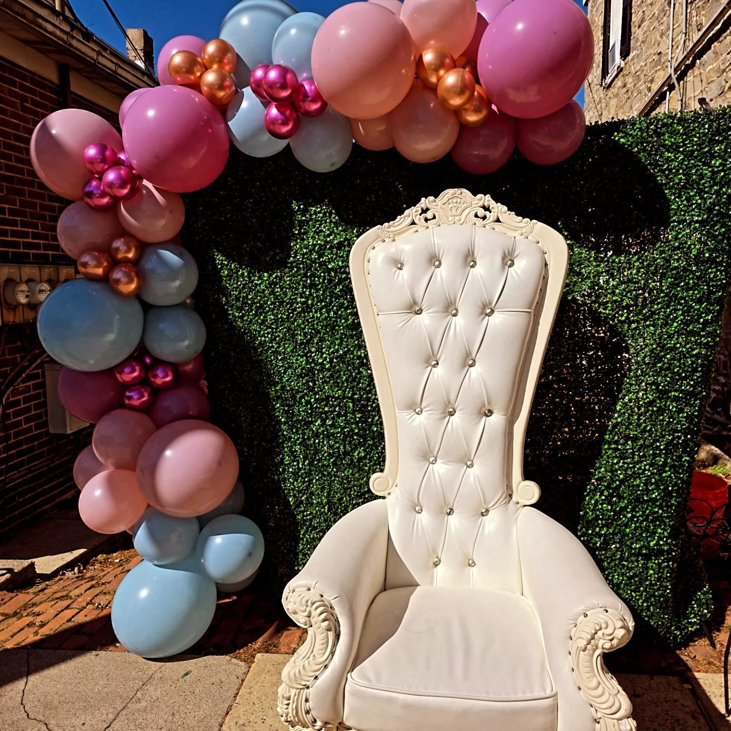 queen balloons.jpg