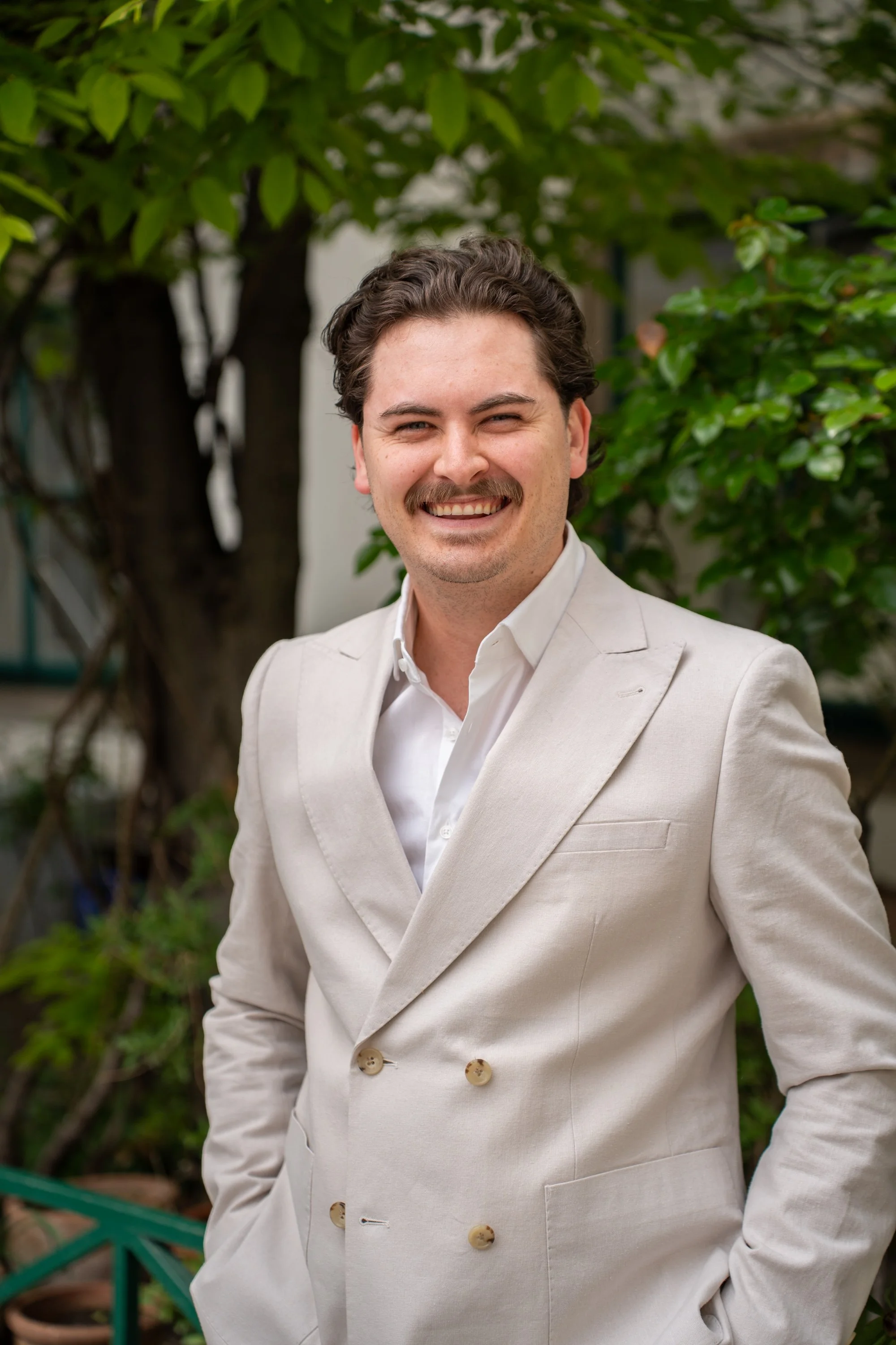 Portrait von Daniel Hutter – Gründer von Hutter Signature Weddings und persönlicher Ansprechpartner für stilvolle Hochzeiten und exklusive Events in Österreich.