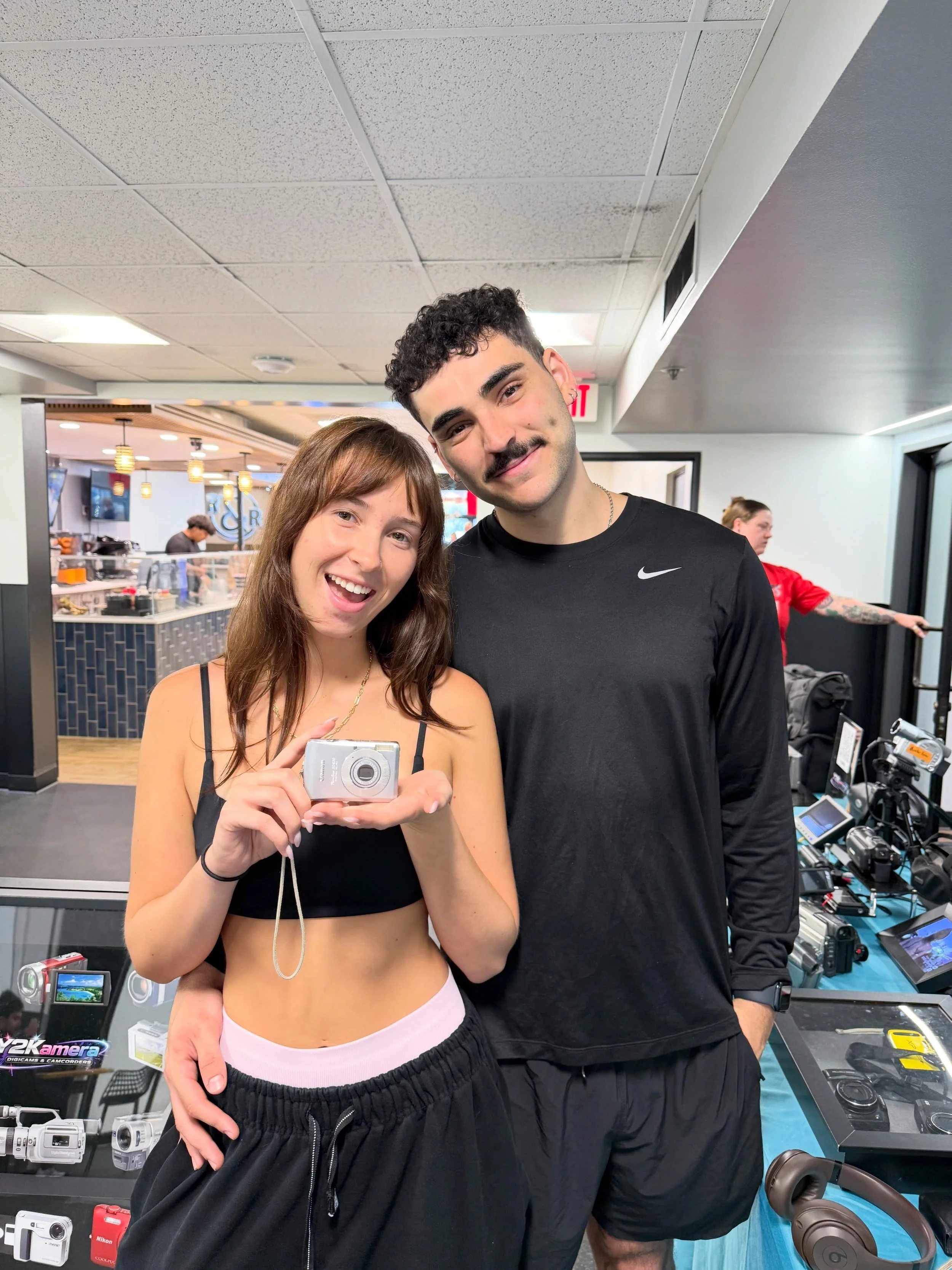 Back today @crunchwesthills @crunchgym is so friendly! We love talking vintage cameras &amp; camcorders #digicam #vhs #hi8 #tapeless #ccd