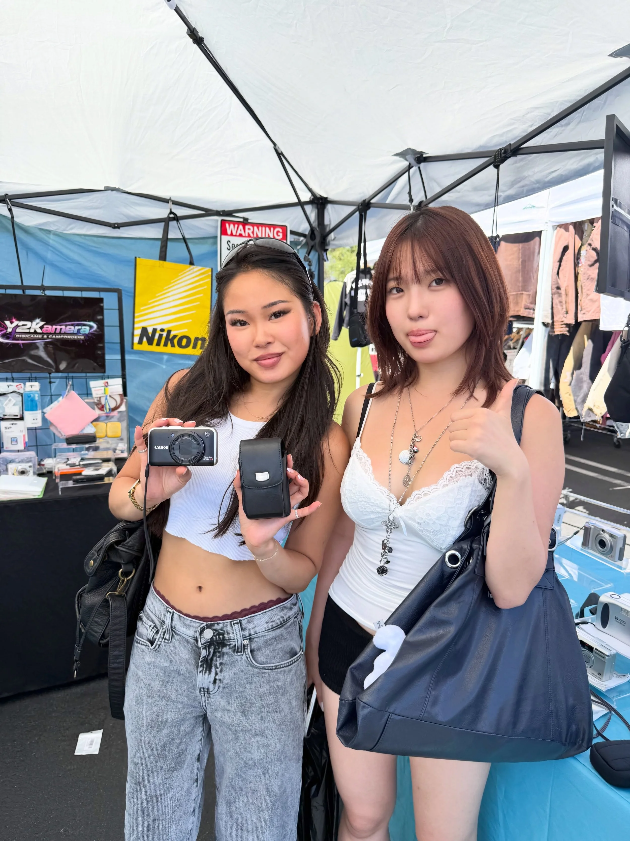 @silverlakeflea every Saturday is a great time to meet cool 😎 people who love #digicam #camcorder #ccd #cmos #vhs &amp; so much more!