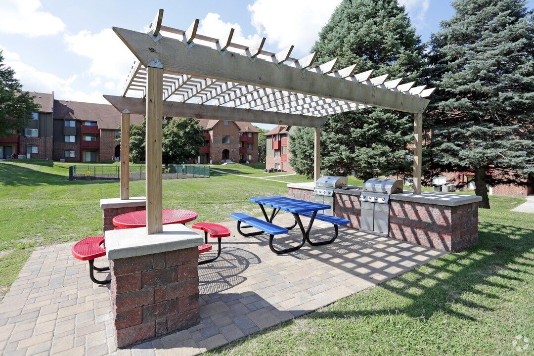 preserve-at-evans-place-omaha-ne-outdoor-kitchen.jpg