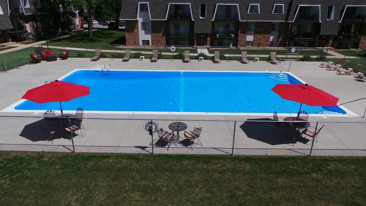 edgemont-park-apartments-waterloo-ia-primary-photo (1).jpg