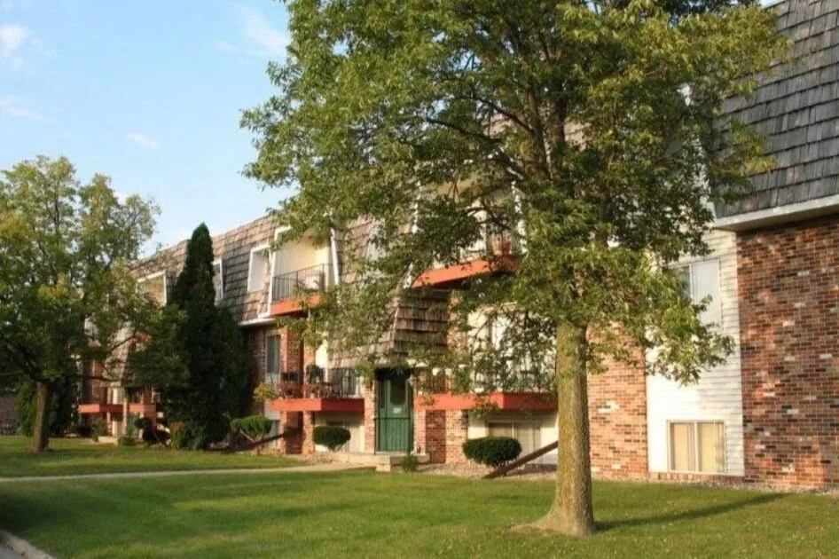 edgemont-park-apartments-waterloo-ia-primary-photo.jpg