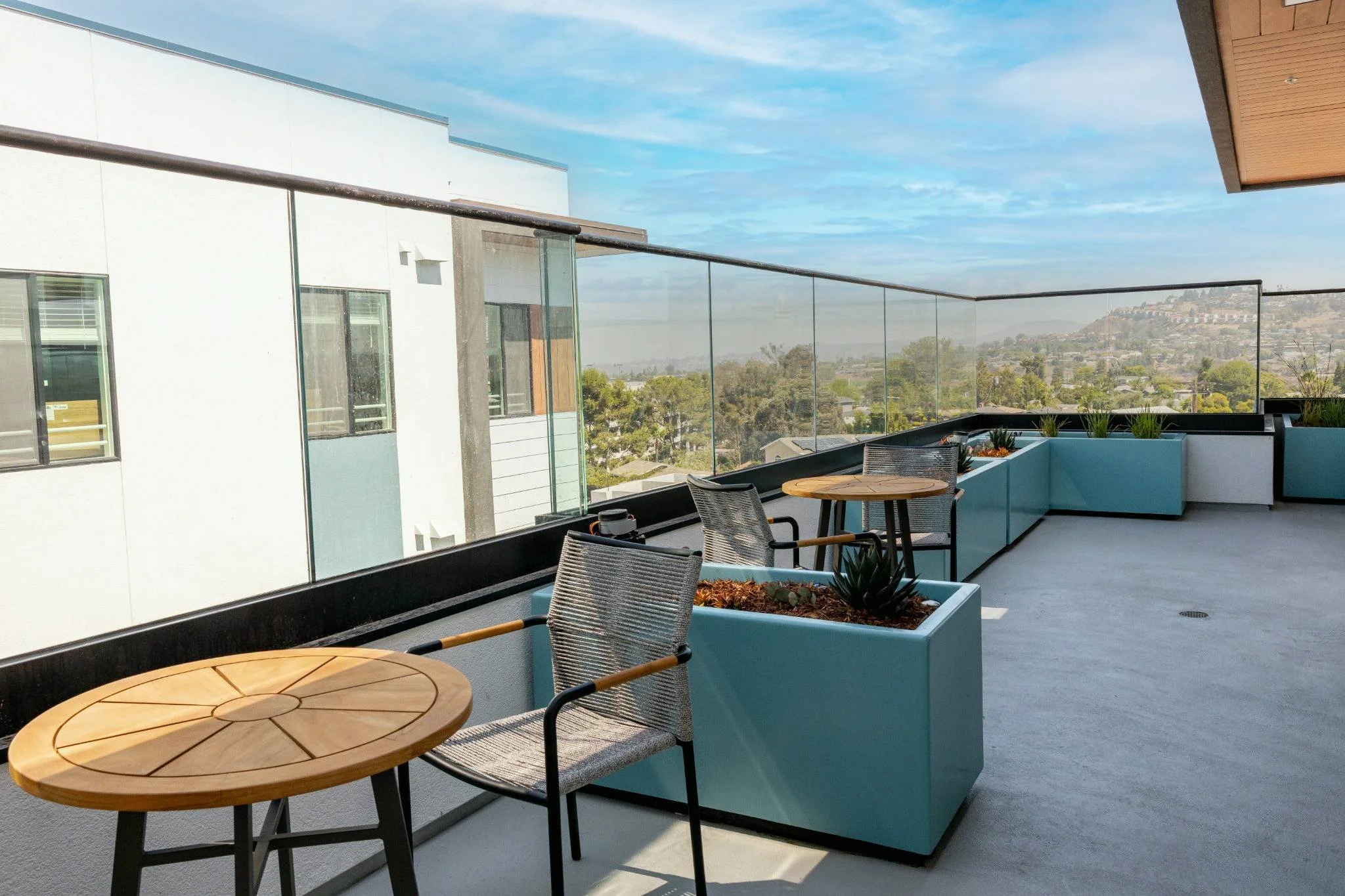 Sky%20Lounge%2001_compressed.jpg