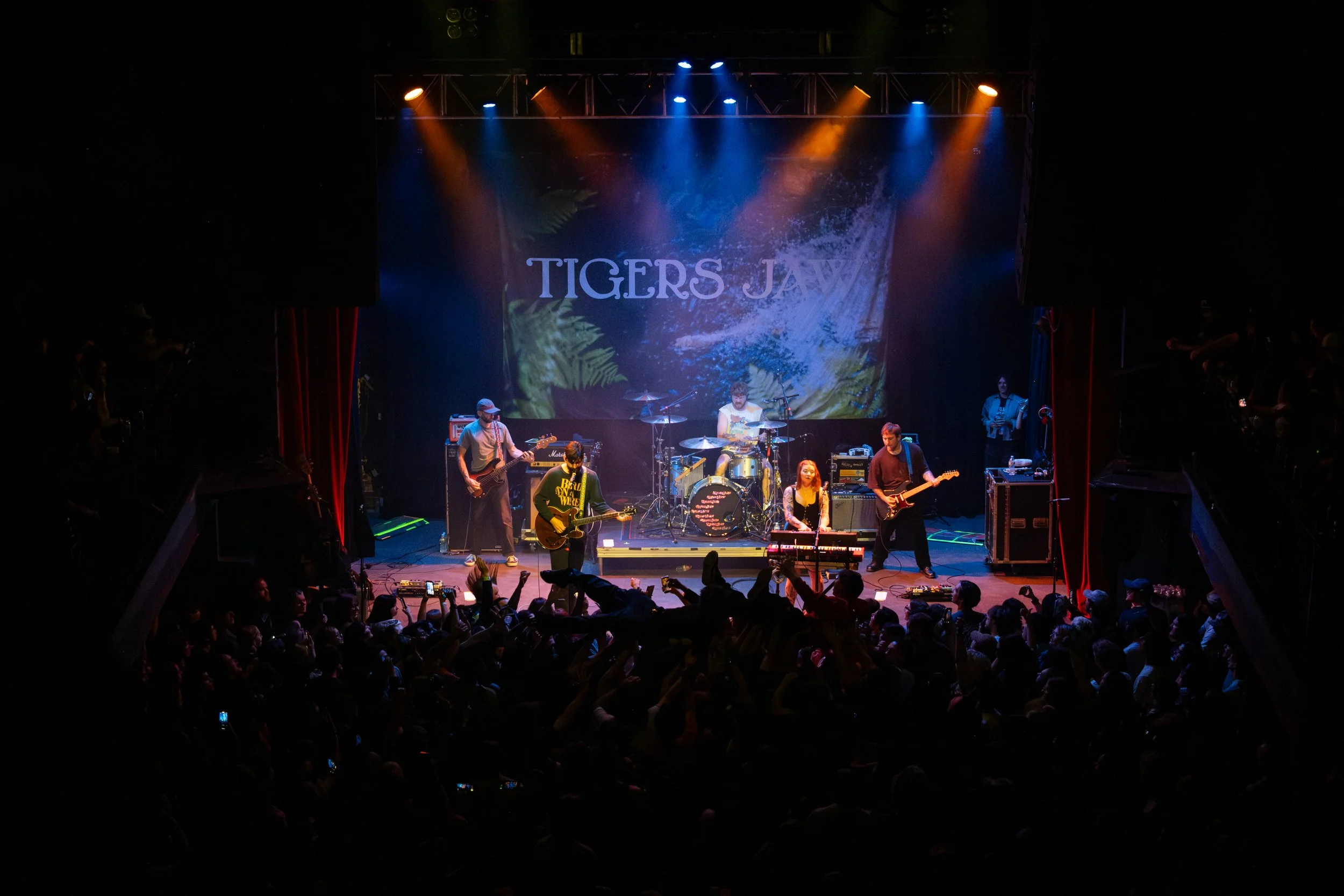 mcr.tigersjaw.gothic-8.jpg