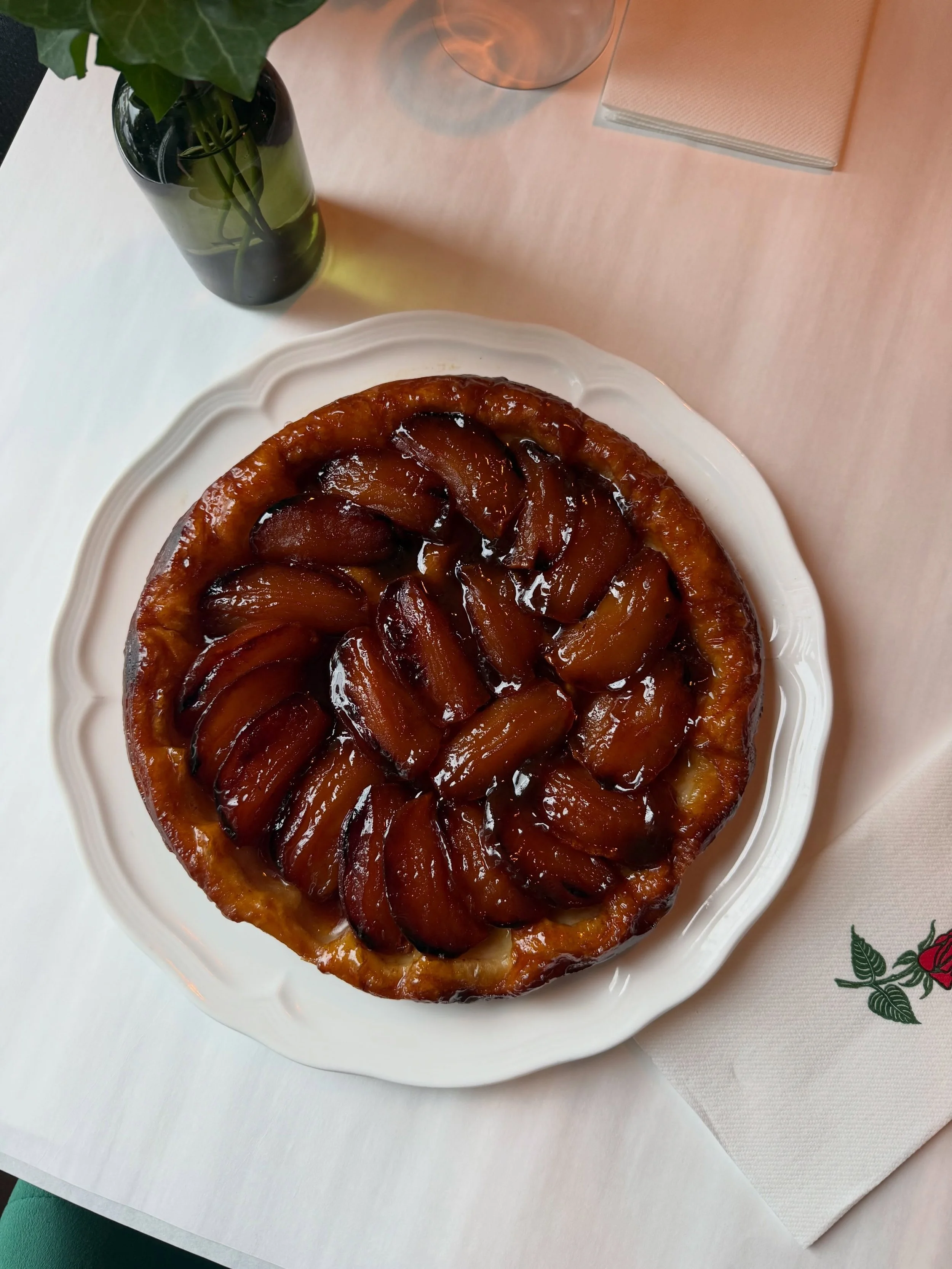 Apple tarte tatin.
Caramelized apples, puff pastry, and absolutely no restraint. 🍎
