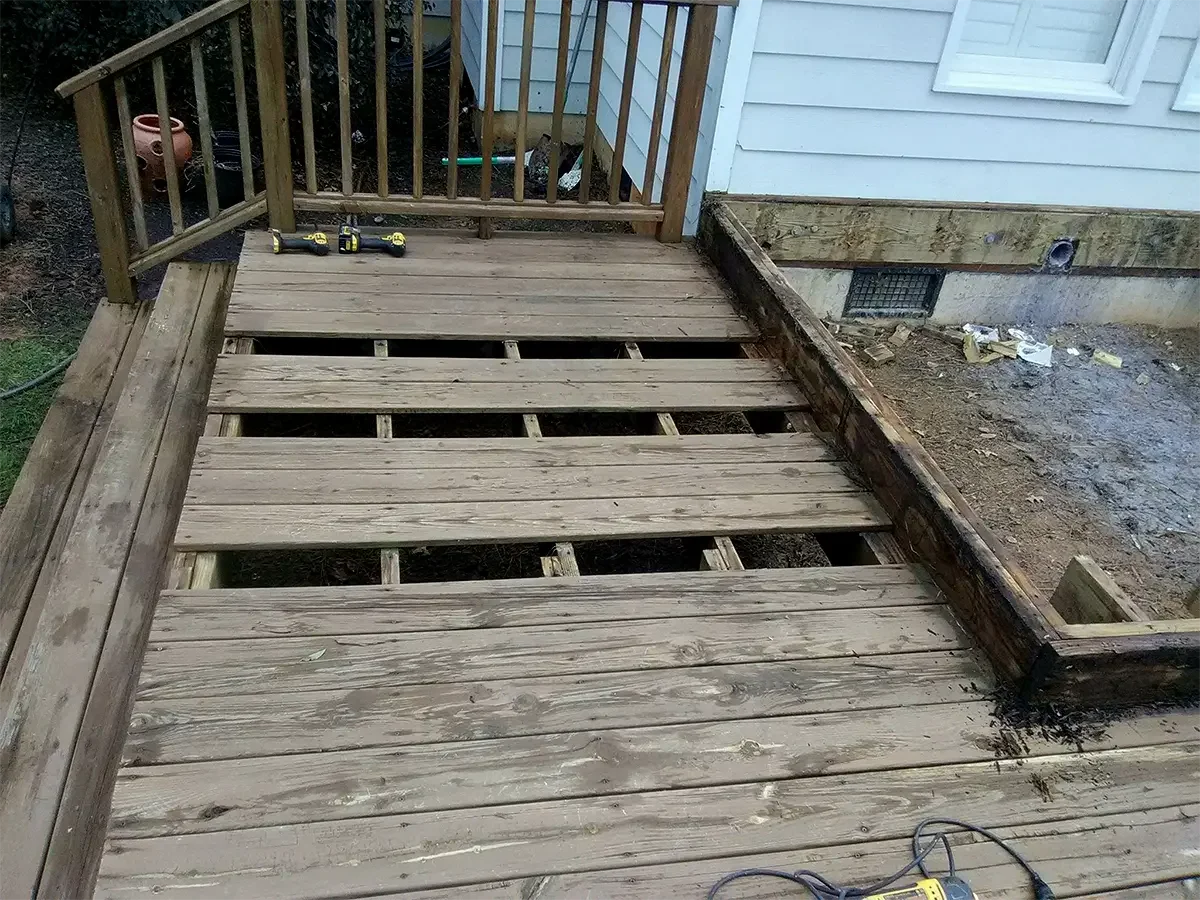 deck-repair-before-1.webp