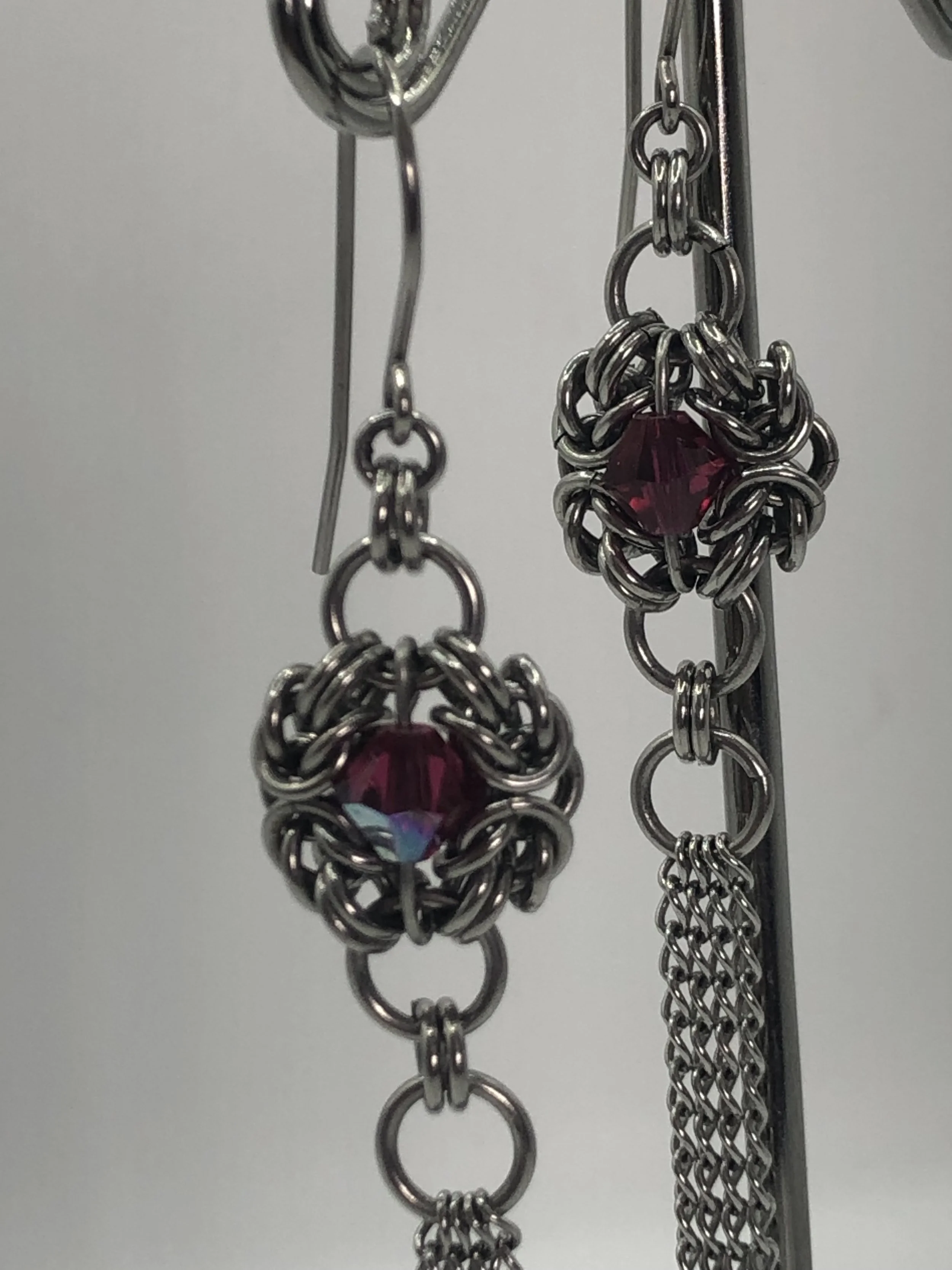 Chain Maile Stainless Steel Earrings with Red Swarovski Crystal