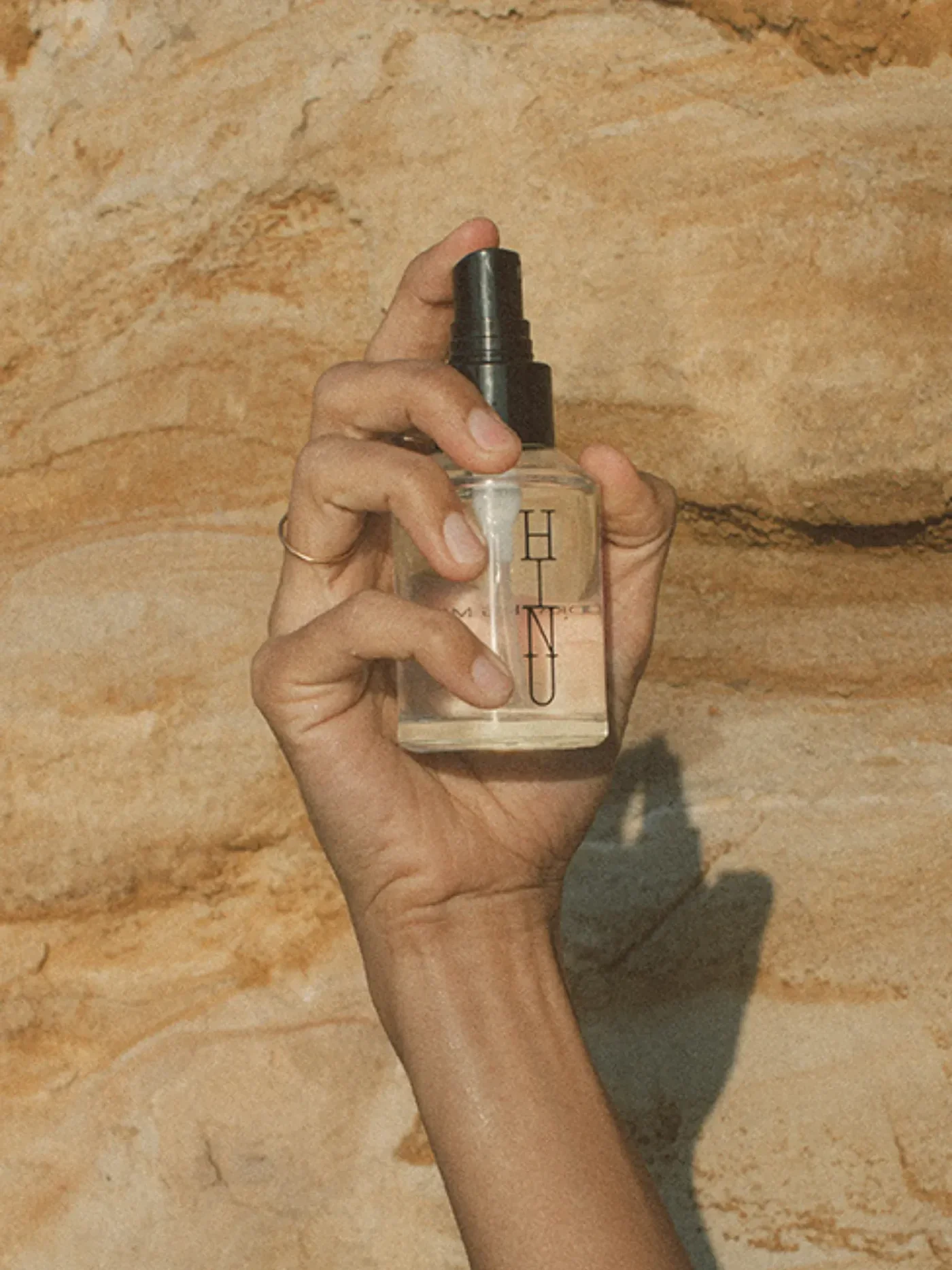 Hydrating_Mist_Lifestyle1.webp
