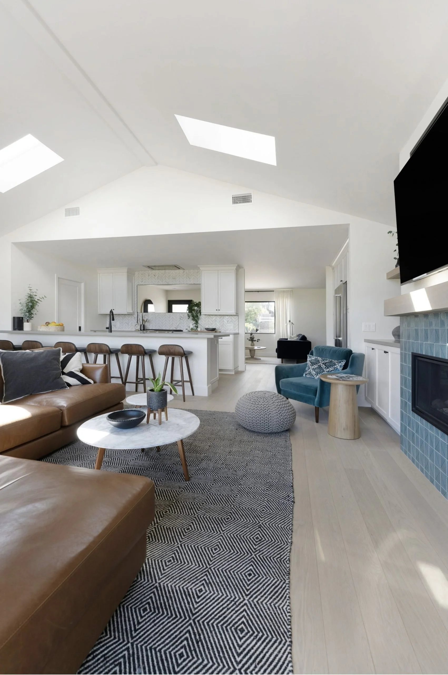 living-room-like-new-scaled.jpg