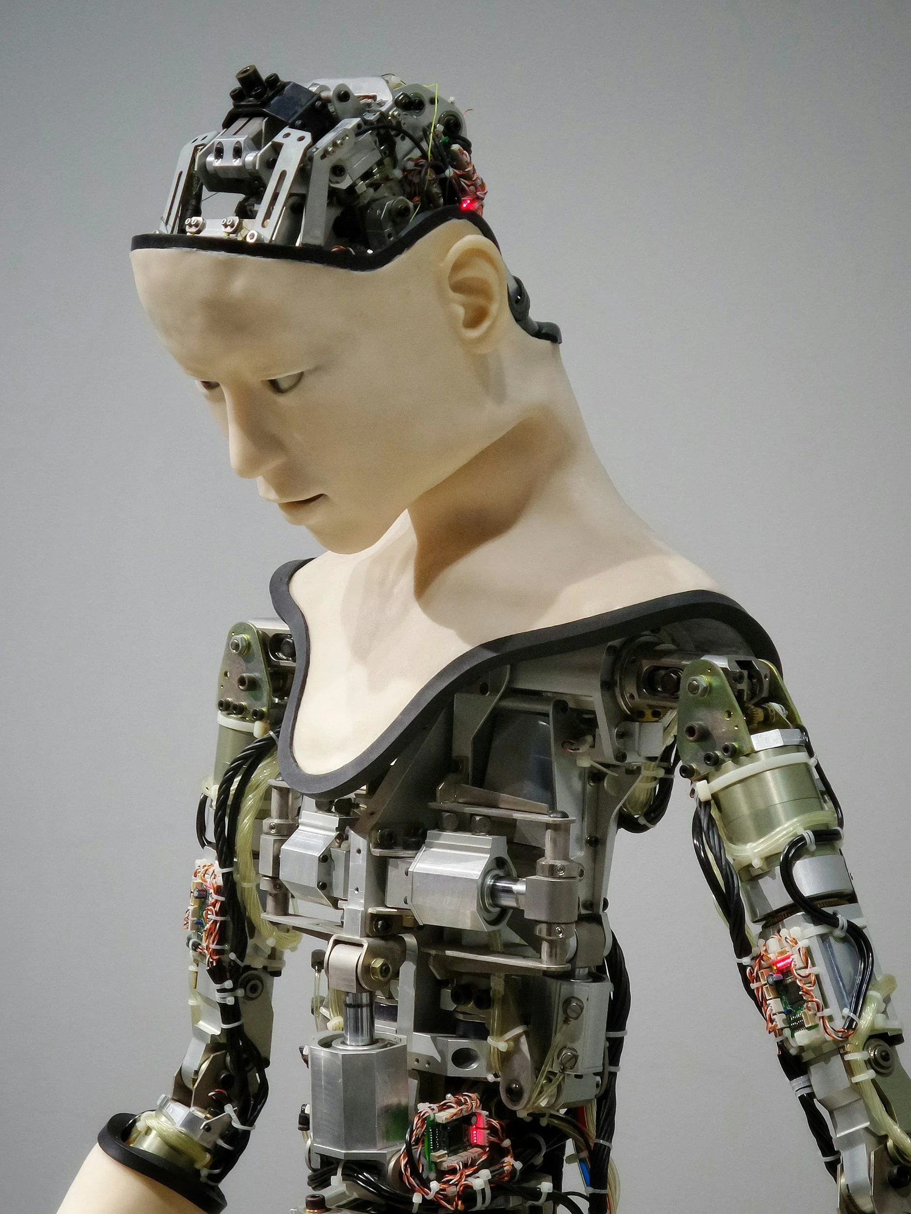 Homines ex machina