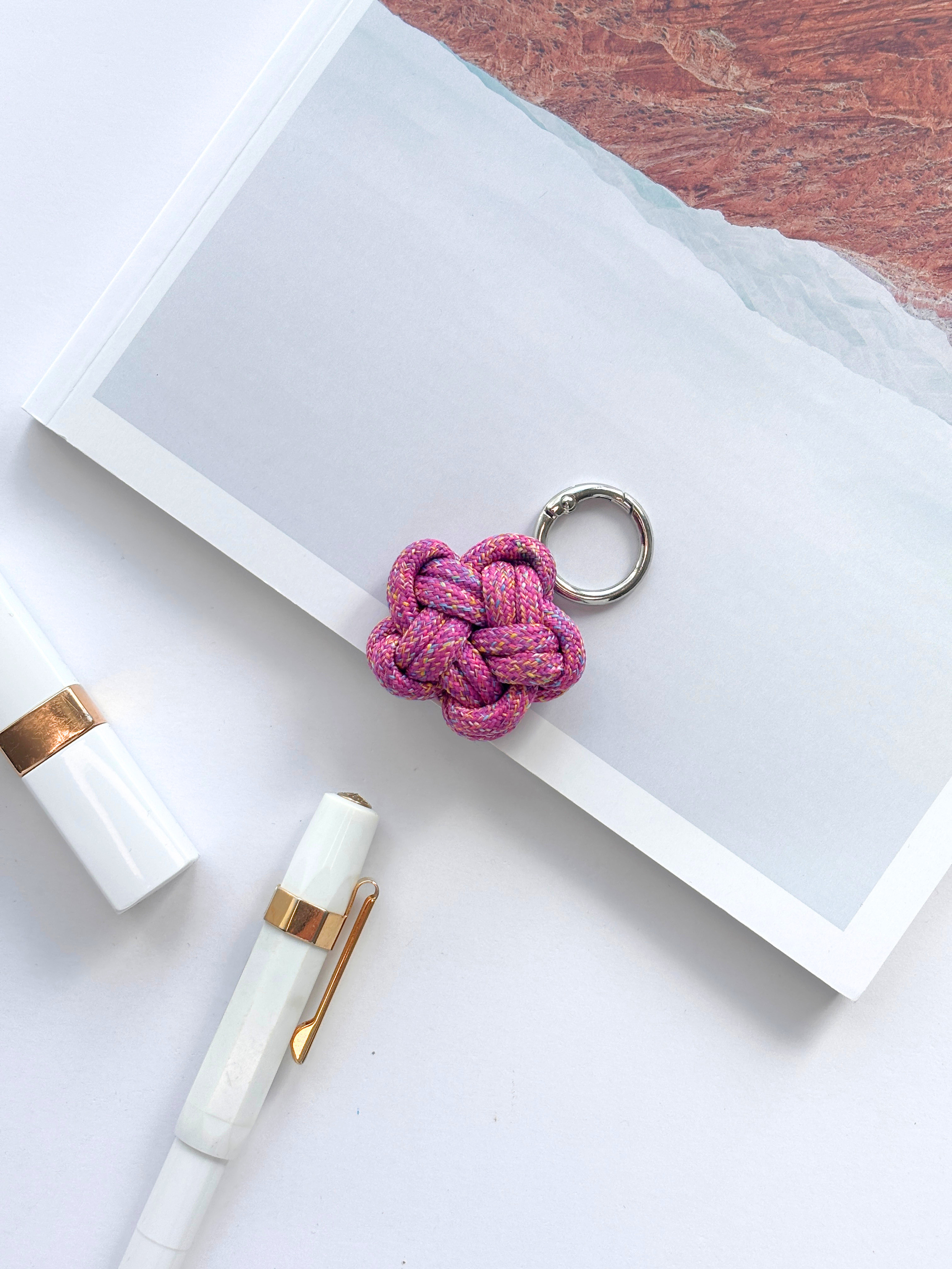Lulala_FlowerKeychain_PinkTerazzo.png