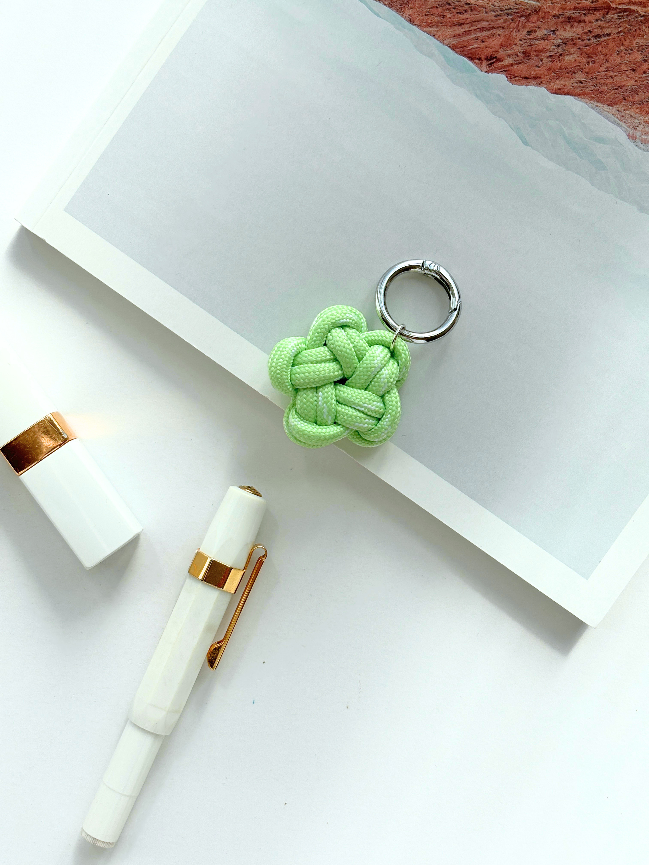Lulala_FlowerKeychain_Green.png