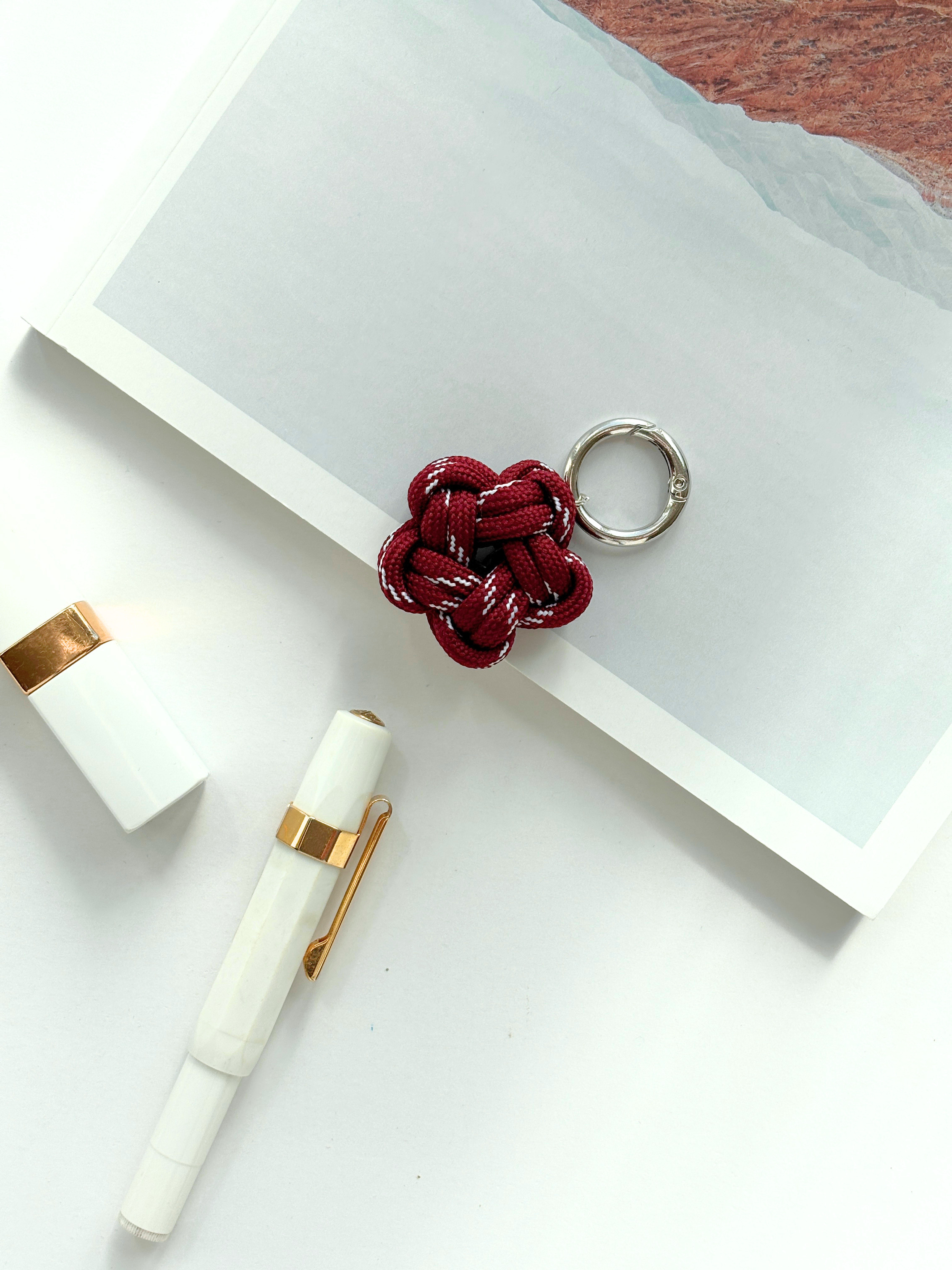 Lulala_FlowerKeychain_Burgundy.png