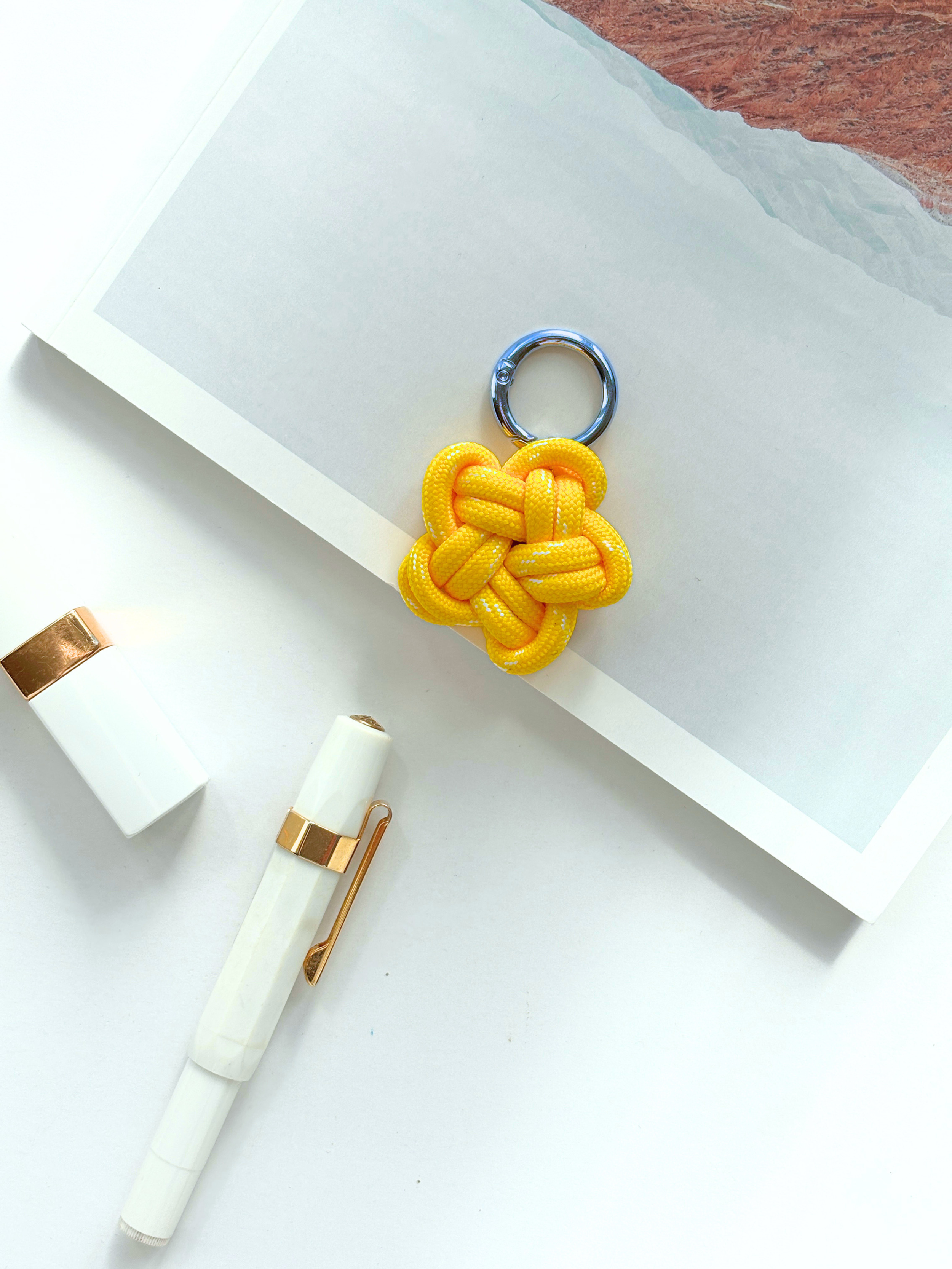 Lulala_FlowerKeychain_Yellow.png