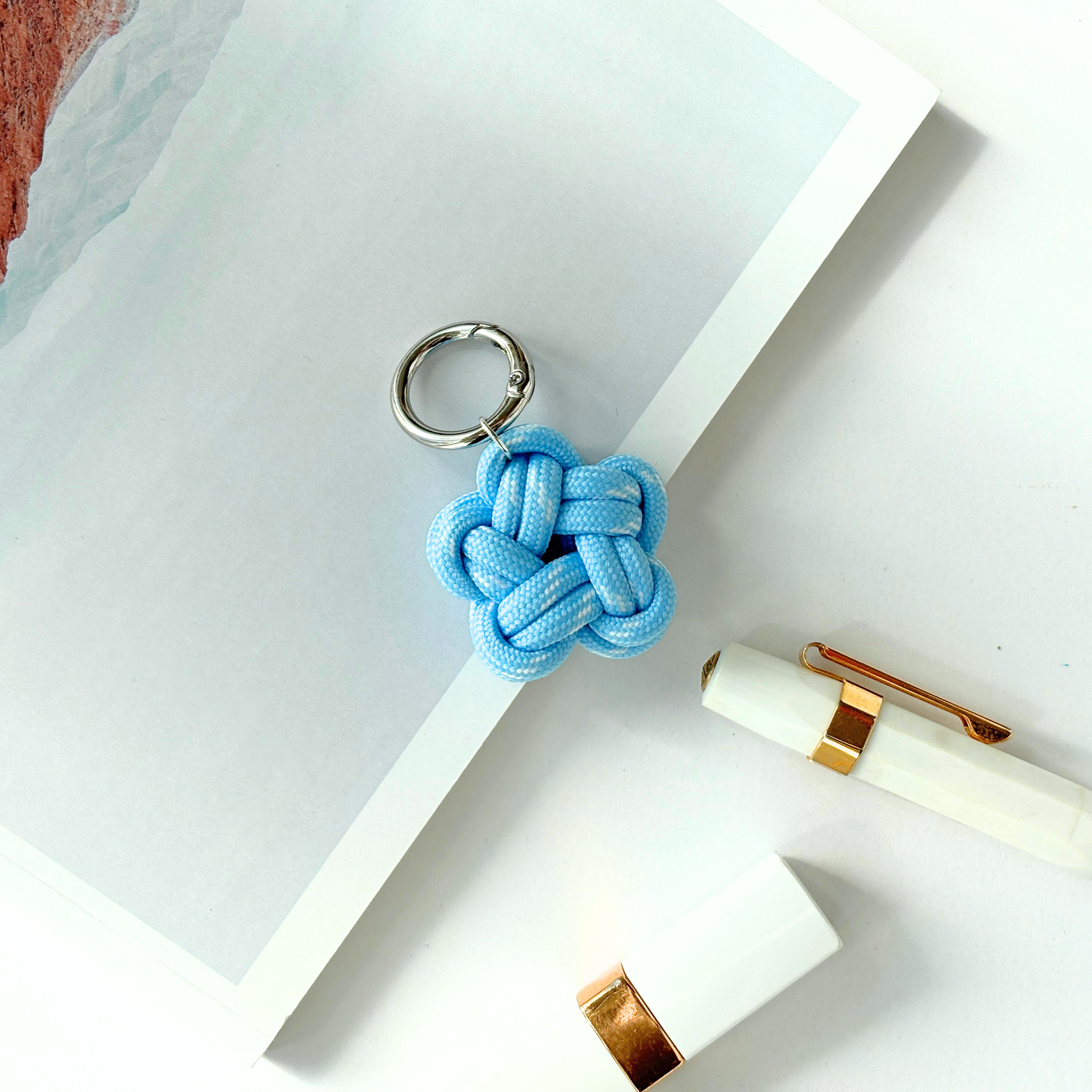 Lulala_FlowerKeychain_blue.png