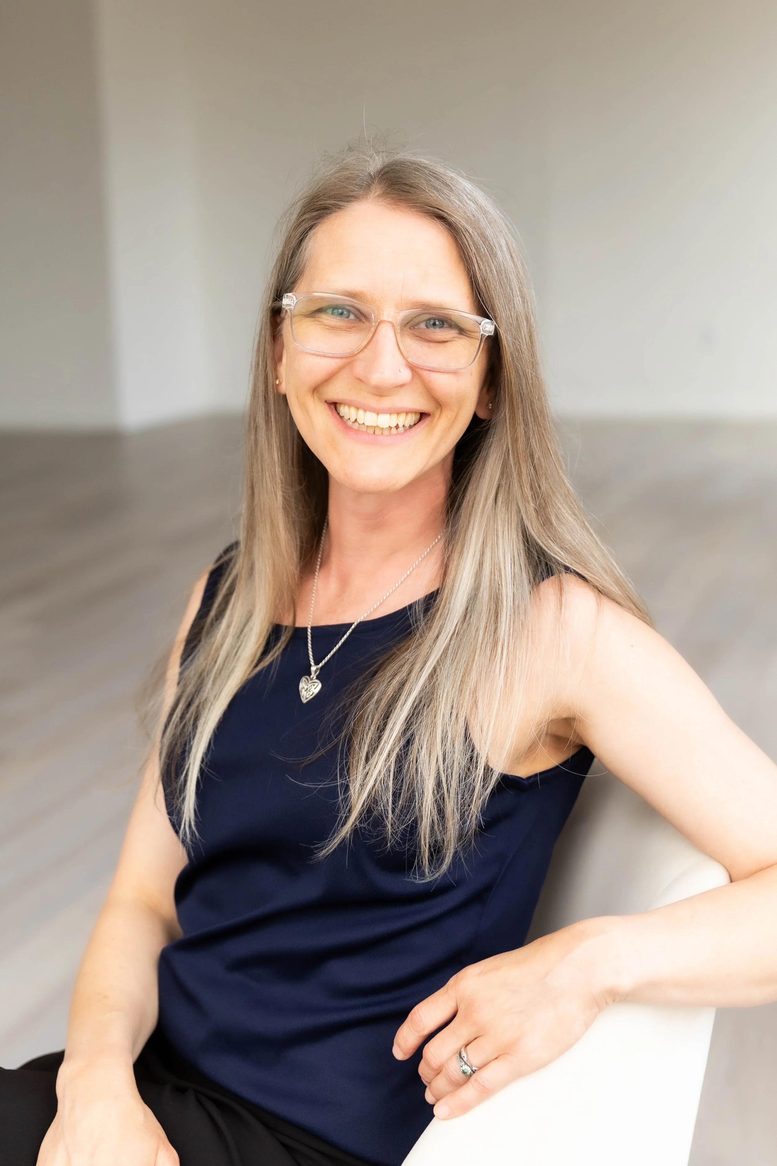 headshot of employee of wisconsin women owned 3pl company