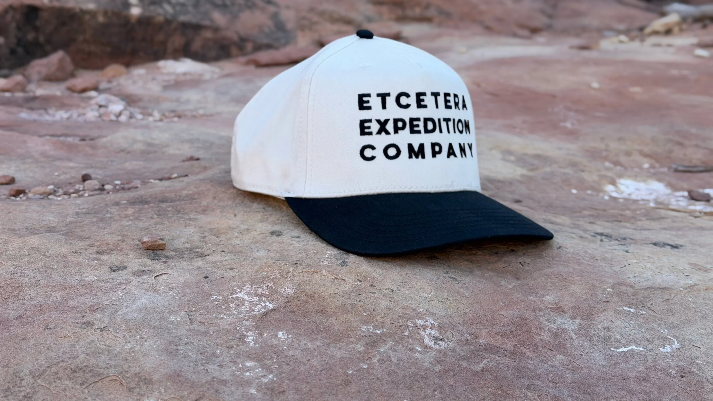 BLACK & WHITE snap back