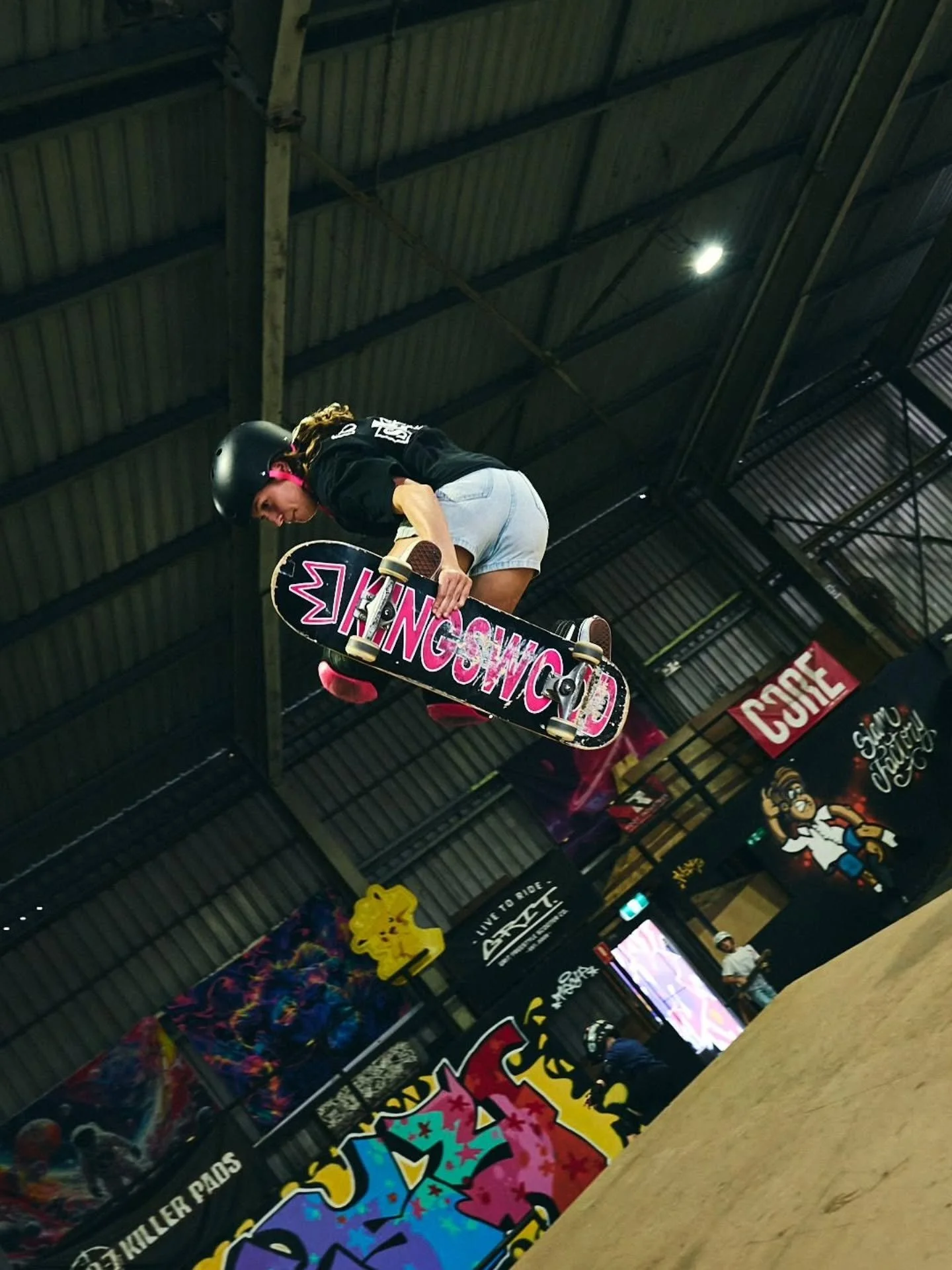 She is just rocking the skate scene look at that height haha.

Sony A7IV with the Viltrox 16mm

#skateboarding #skateboarder #sonyalphacommunity #skateboardinglife #slamfactory