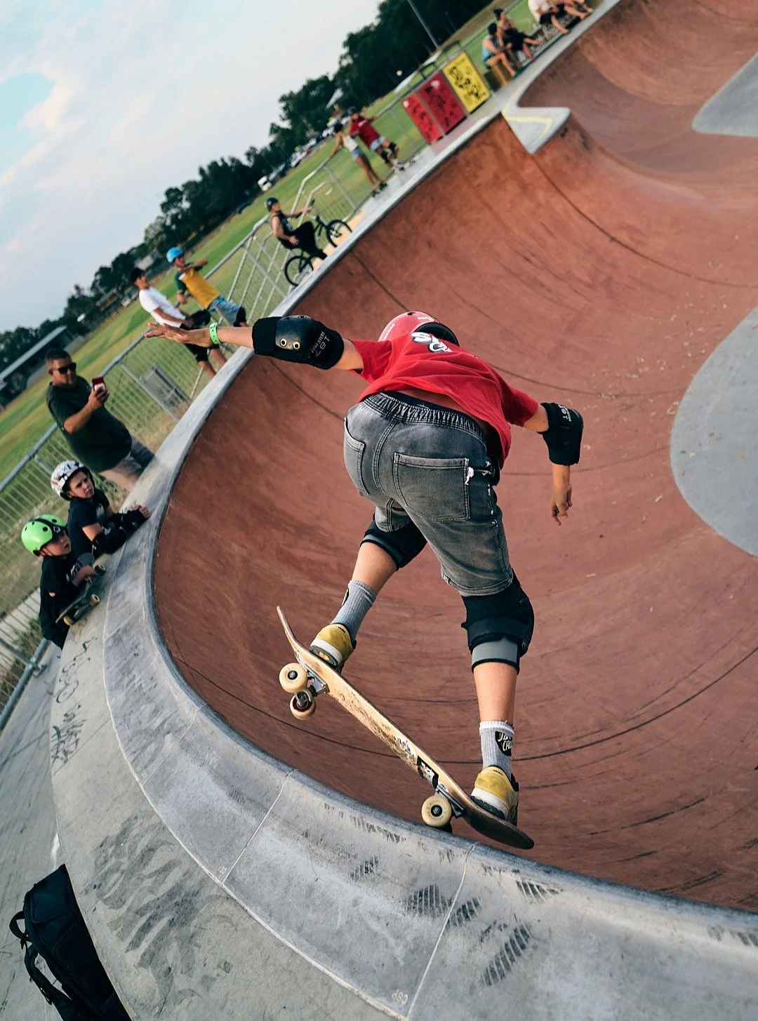 Going through my images and noticing some I never edited, easily to miss a few when you have over 1k images to go through haha. 

Sony A7IV with the 16mm 1.8 viltrox

#Viltrox #SonyAlpha #skateboarding #sportsphotography #redbull