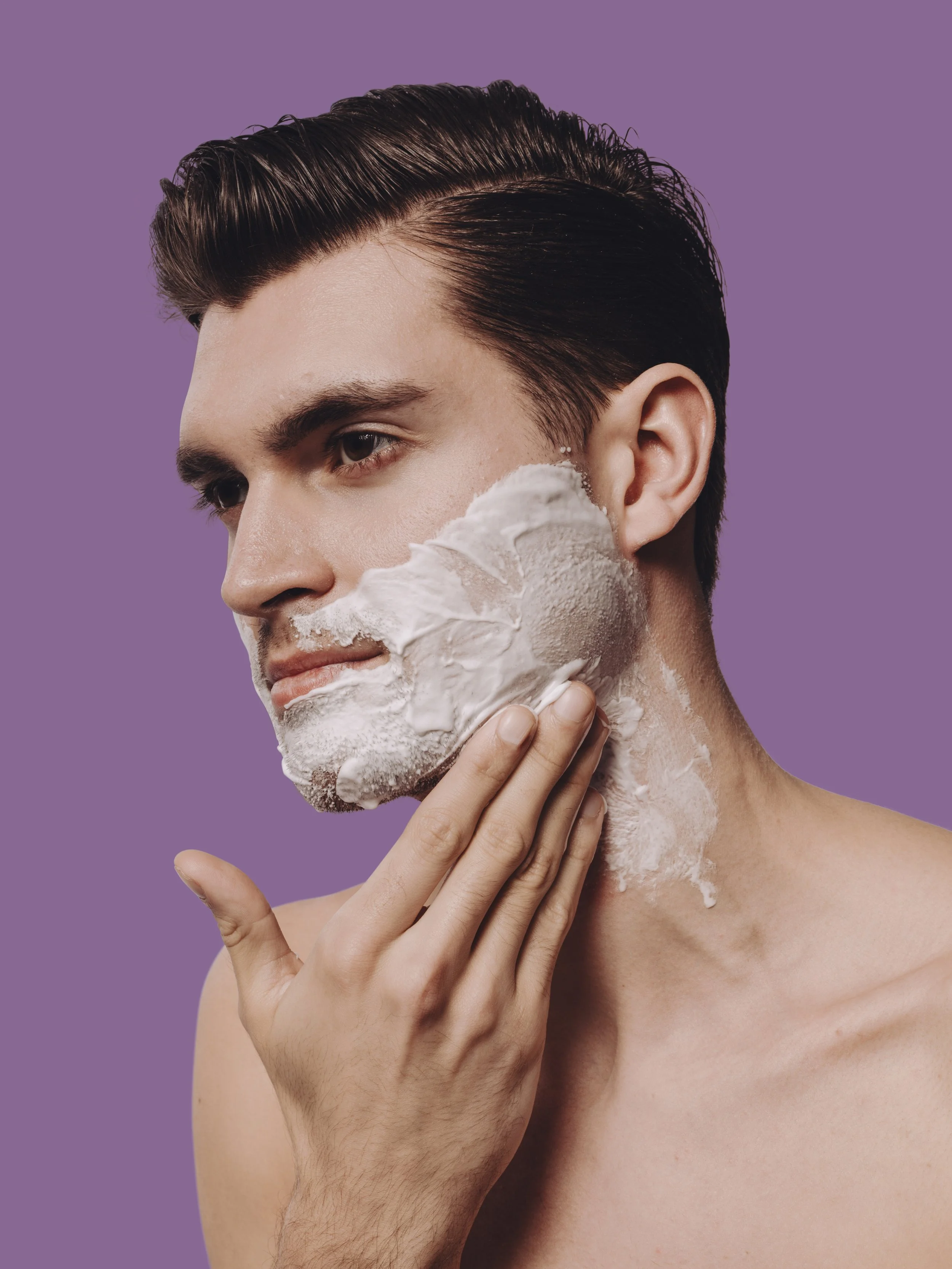 BOLDKING_MODEL LUUK_FOAMING SHAVE_BATHROOM_2169.jpg