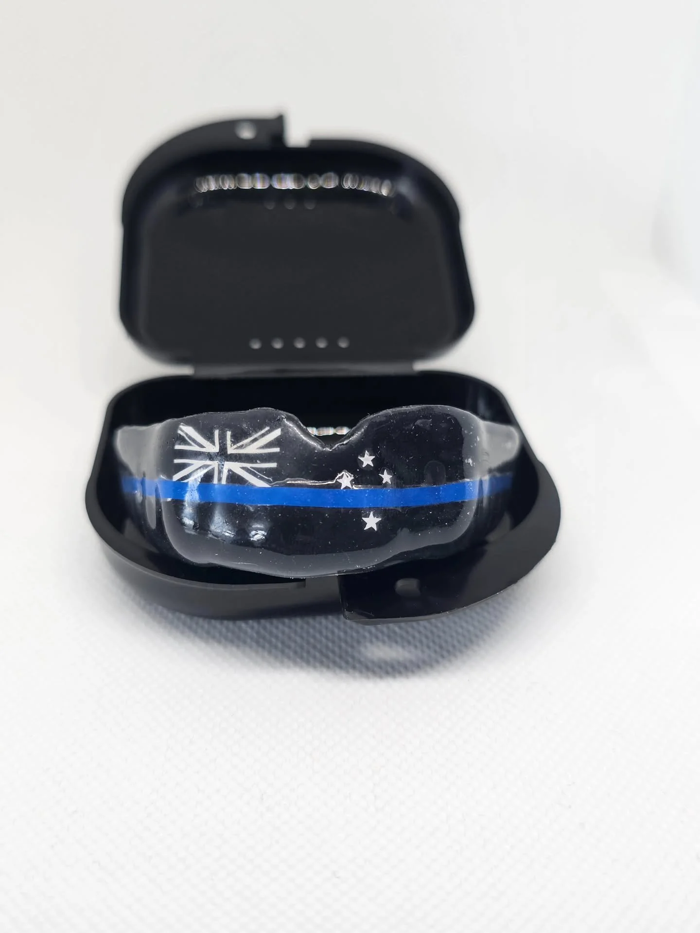 Shoutout to a local police officer for trusting me with his custom mouth guard 🤜🤛

Always putting in work - on the streets and in the gym Appreciate the support bro!

DM me to get your own custom guard made!

#mouthguard #mma #bjj #jiujitsu #boxing