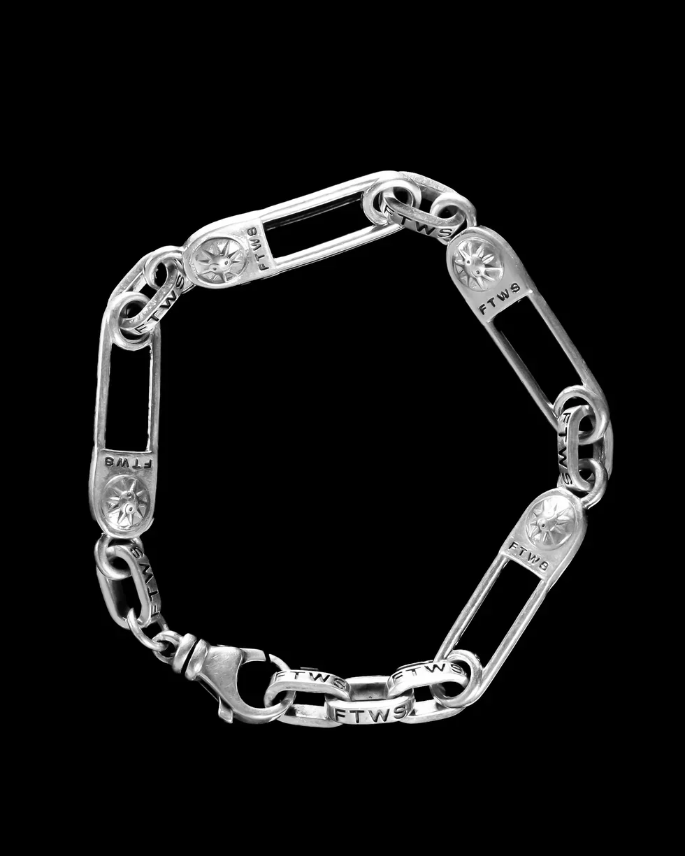 FTWS_SAFETYPINBRACELET_66_09122025.webp