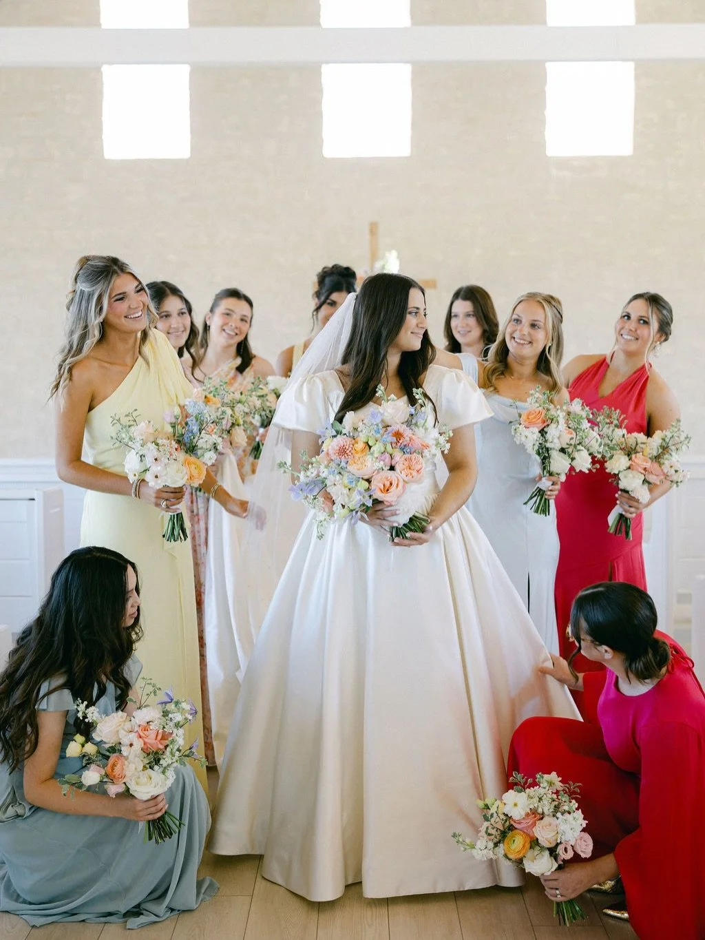 I have been SO excited to share @juliarcamarillo &lsquo;s wedding day!!! I have so much to share it will have to be multiple posts&hellip; stay tuned for all the colors, the ceremony, the fruit, and the little details🍇🍊🍋🌸🌼🌷

Venue &amp; Coordin