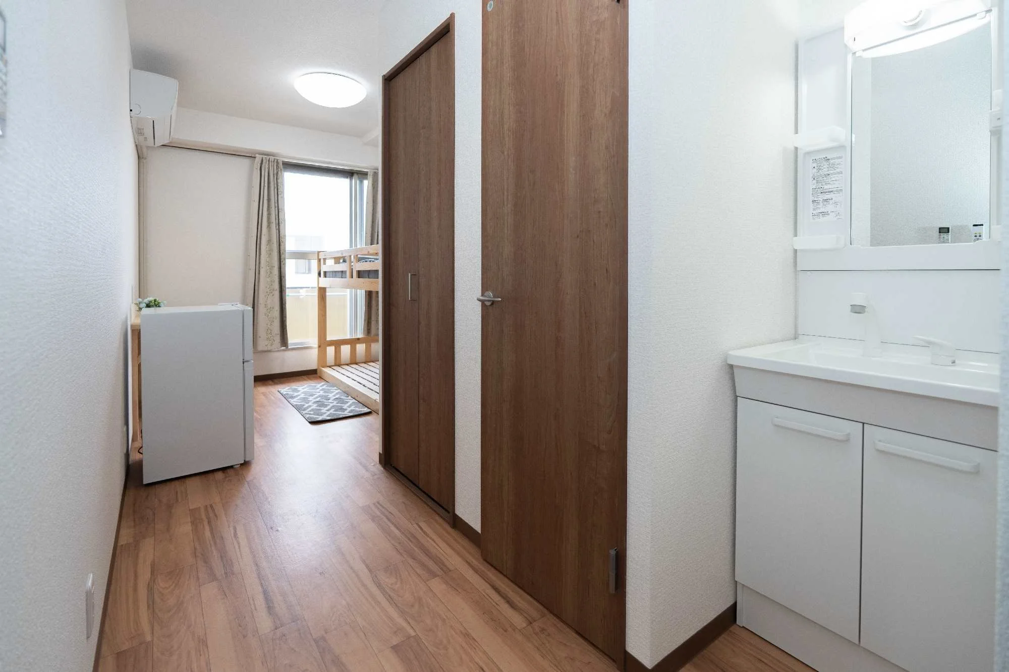 Koenji Short-Term Apartment | Near Shinjuku Bunk bed with shared shower-Type B 高元寺上下木床共用淋浴房型