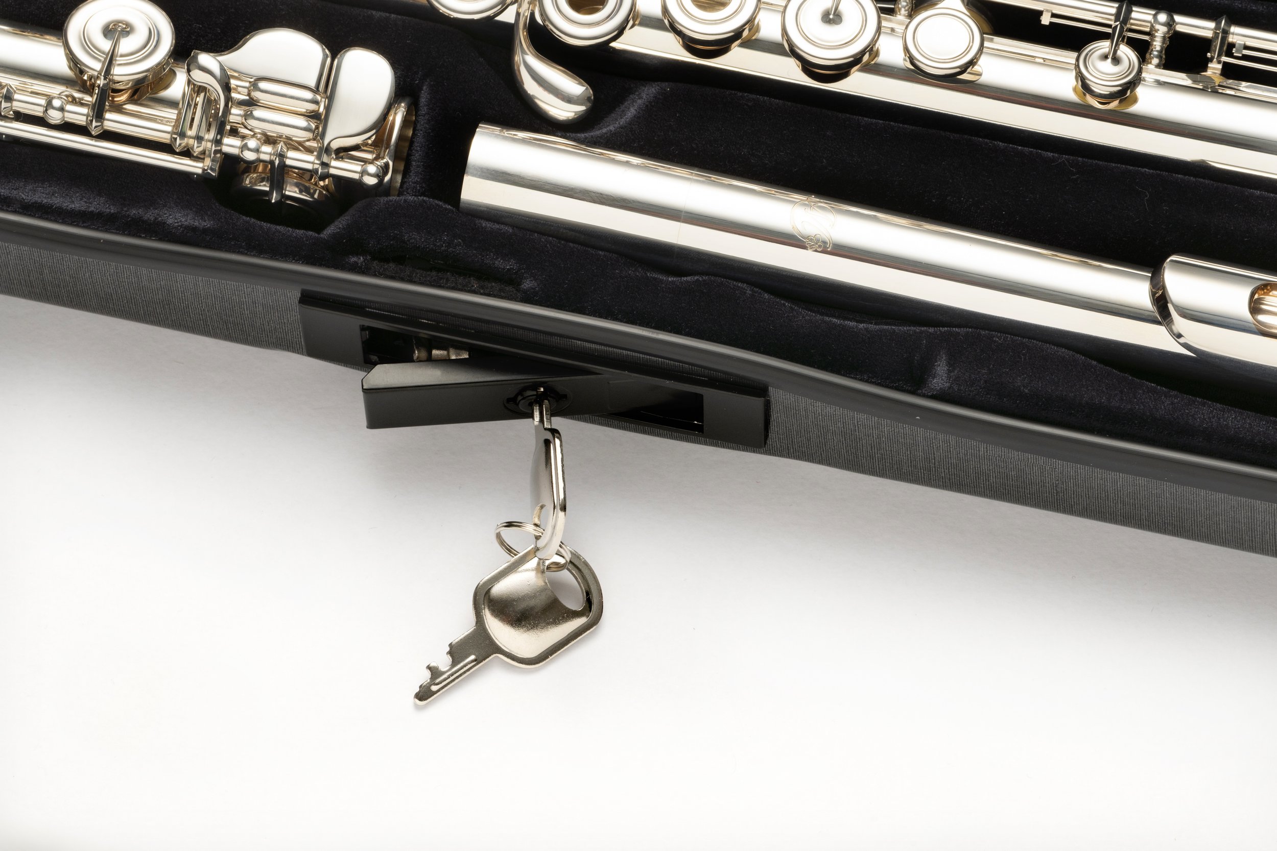 4009XLC_Black_Carbon_Look_Flute_front_keyed_lock.jpg