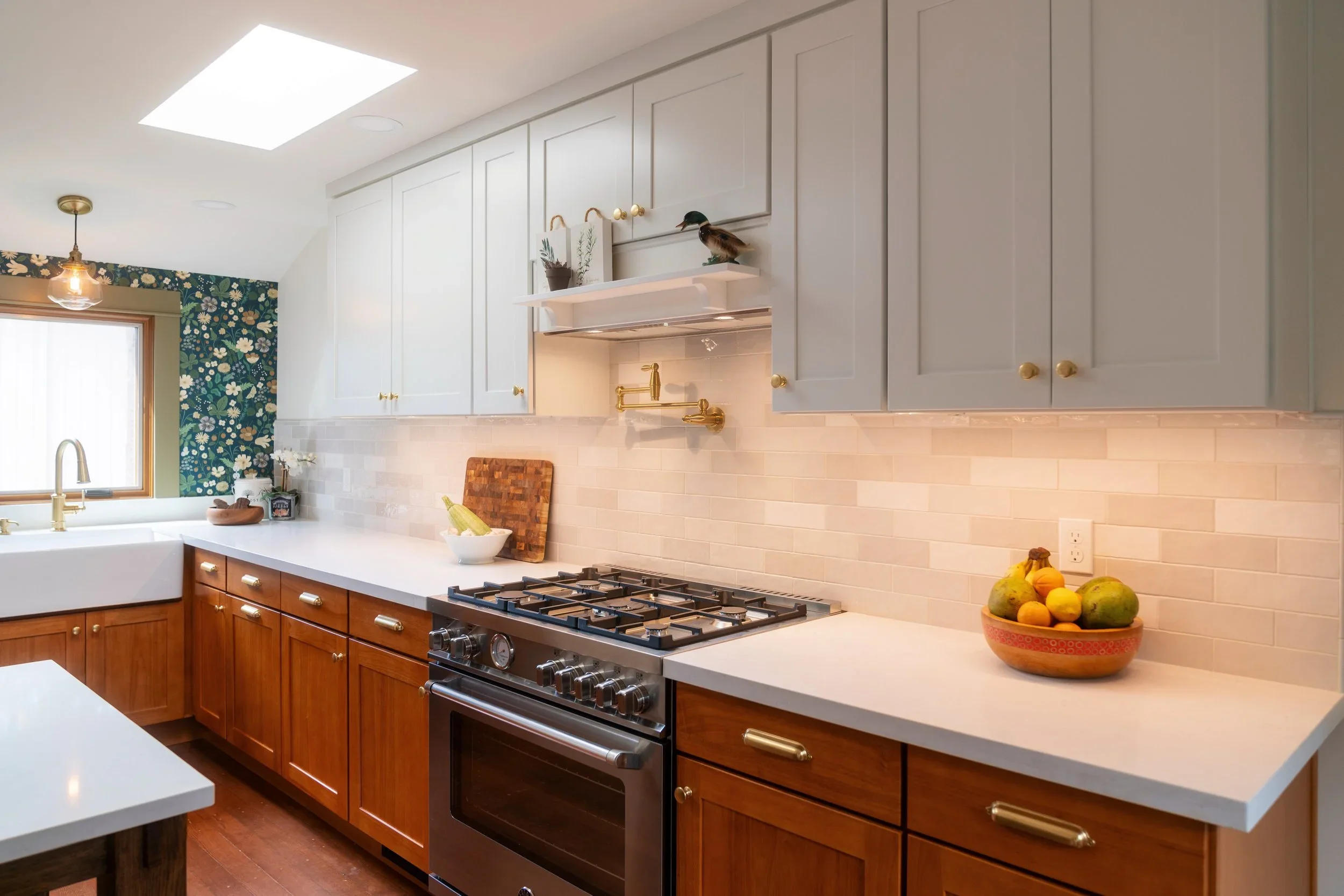 Remodeling Seattle homes 
with integrity, one relationship at a time.