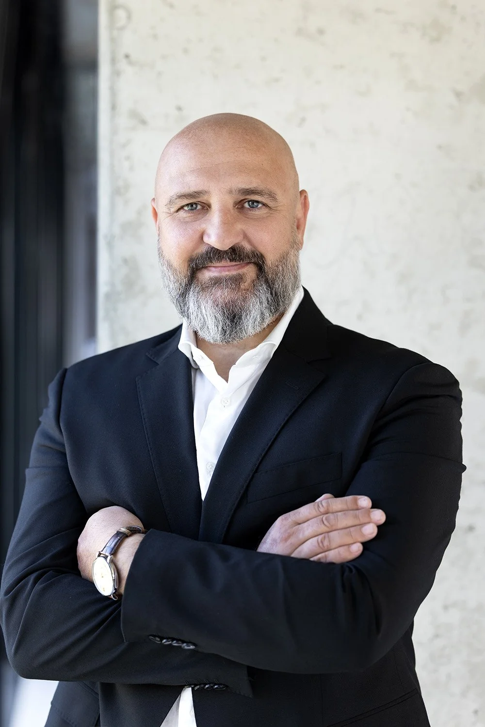Adrian Rác je zakladajúcim partnerom developerskej spoločnosti REONE s viac ako 30 ročnými skúsenosťami v real estate.