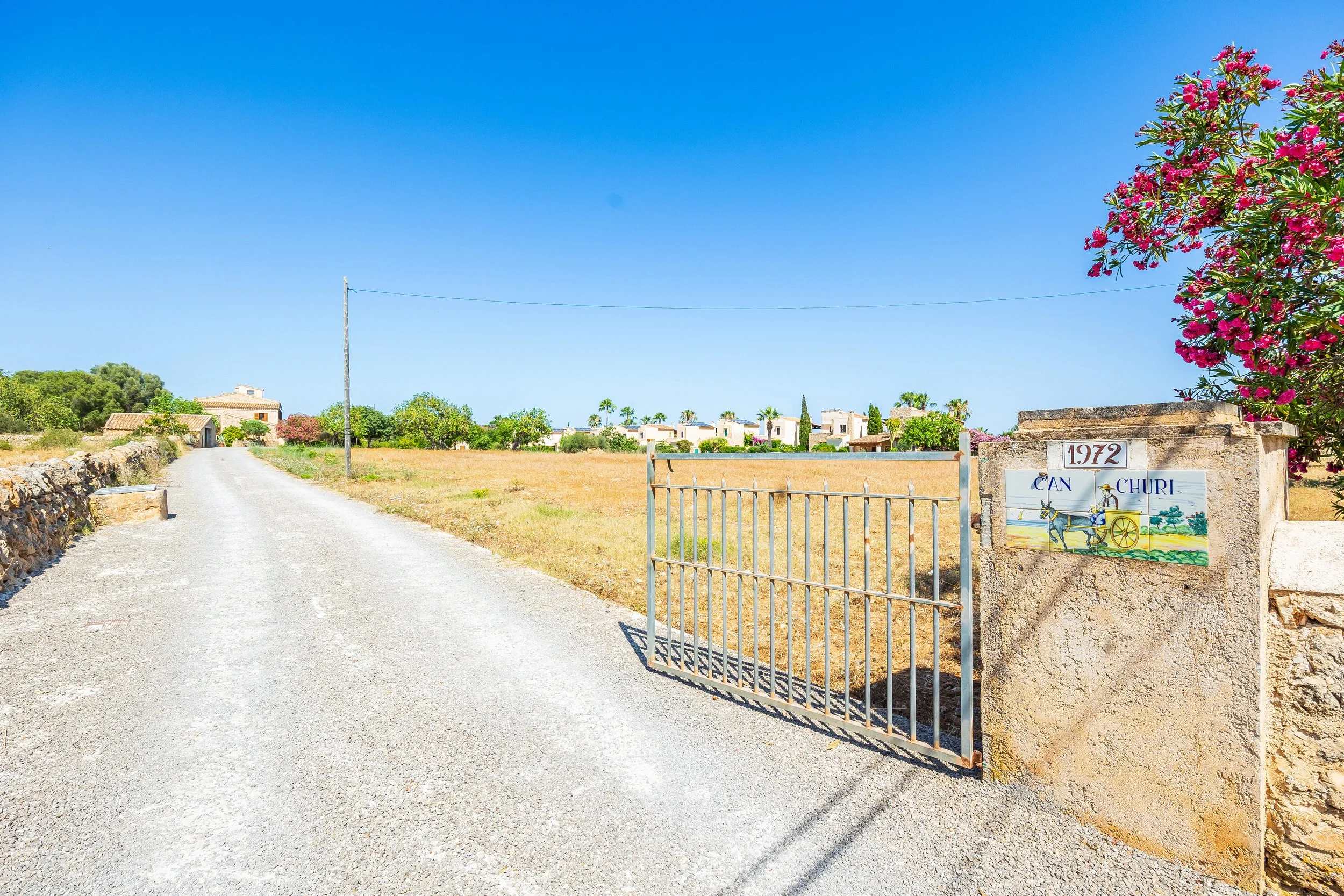 Can Churi Mallorca traditional Mallorcan house with swimming pool and rural countryside surroundings real estate photography