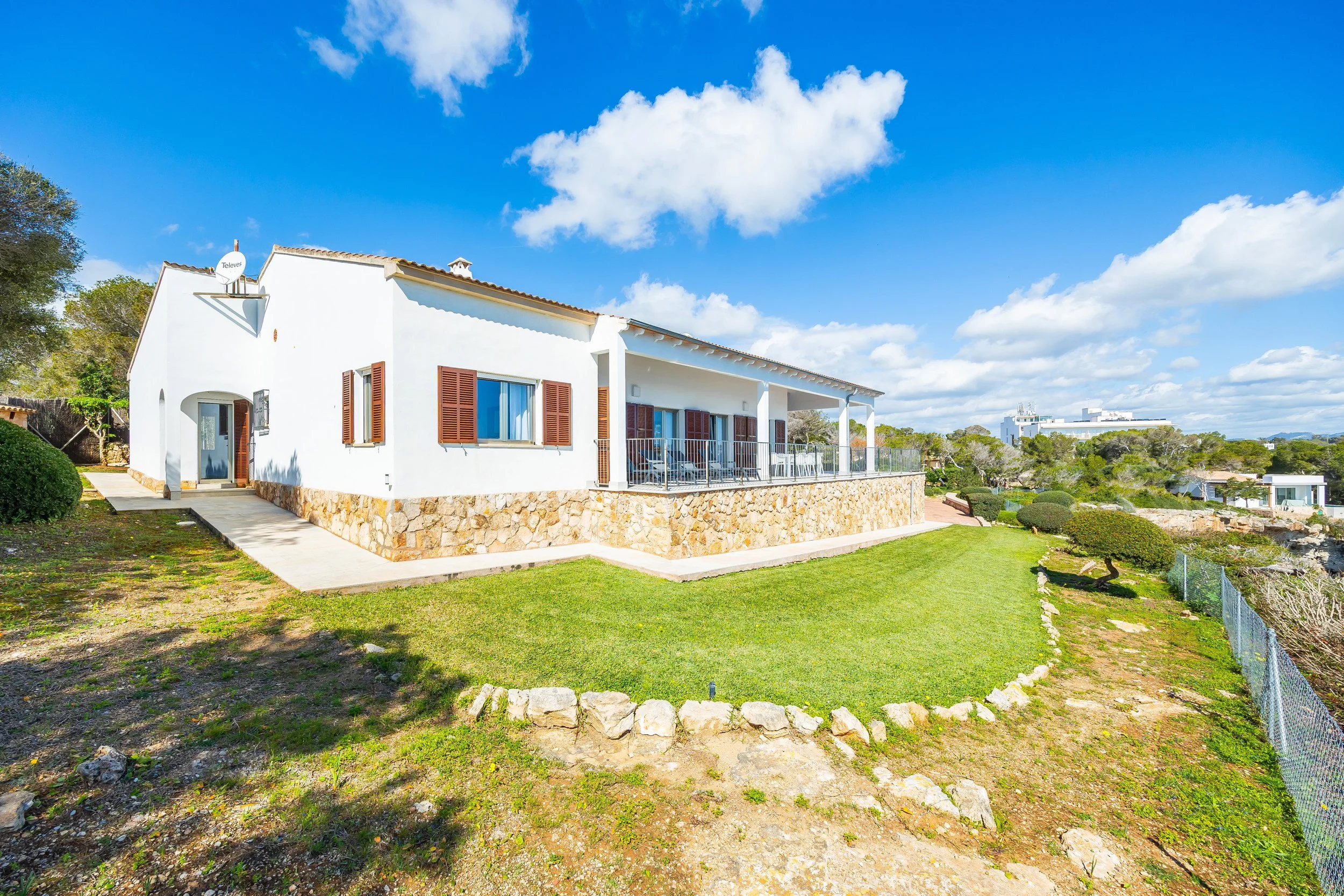 Cinematic real estate photography of Can Fernando Es Pontàs Mallorca with direct views over Es Pontàs natural arch and coastline