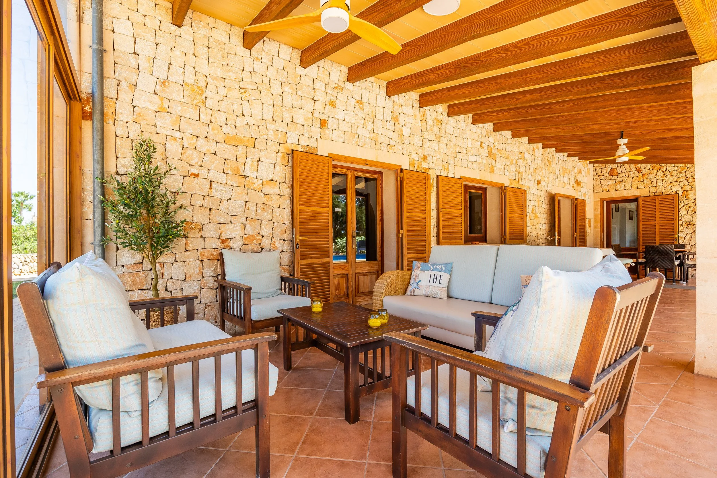 Can Churi Mallorca traditional Mallorcan house with swimming pool and rural countryside surroundings real estate photography