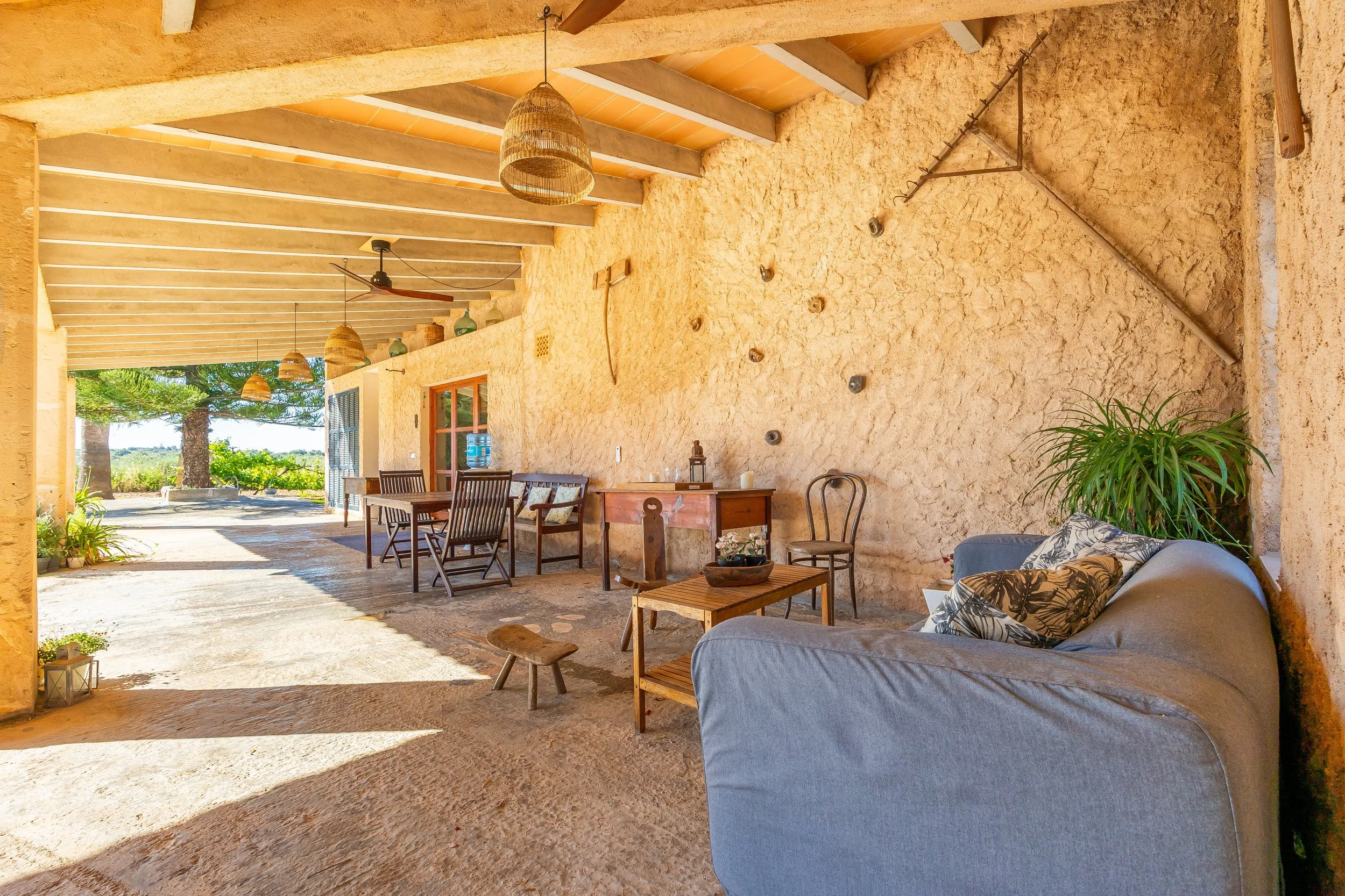 Rural house with swimming pool and open countryside views real estate photography in Mallorca