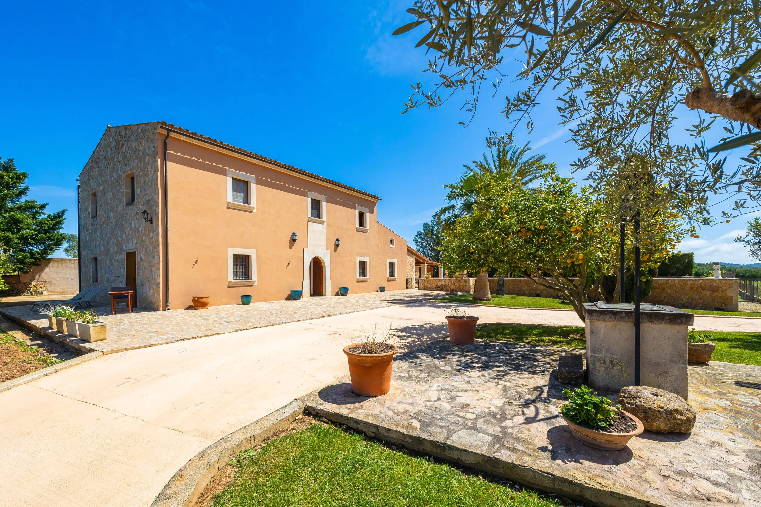 Cas Cuni Mallorca traditional property exterior with rustic architecture and natural surroundings real estate photography