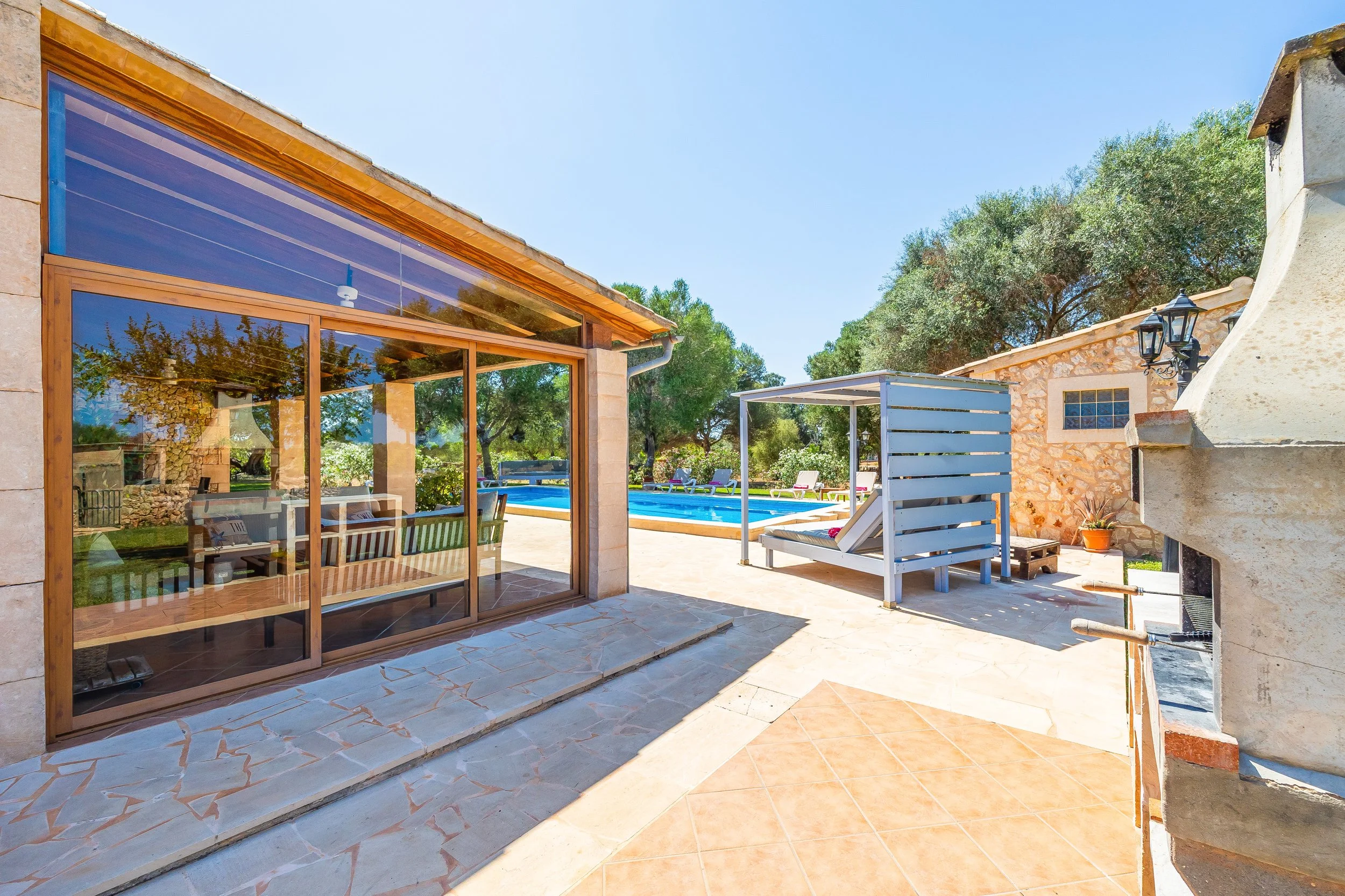 Can Churi Mallorca traditional Mallorcan house with swimming pool and rural countryside surroundings real estate photography