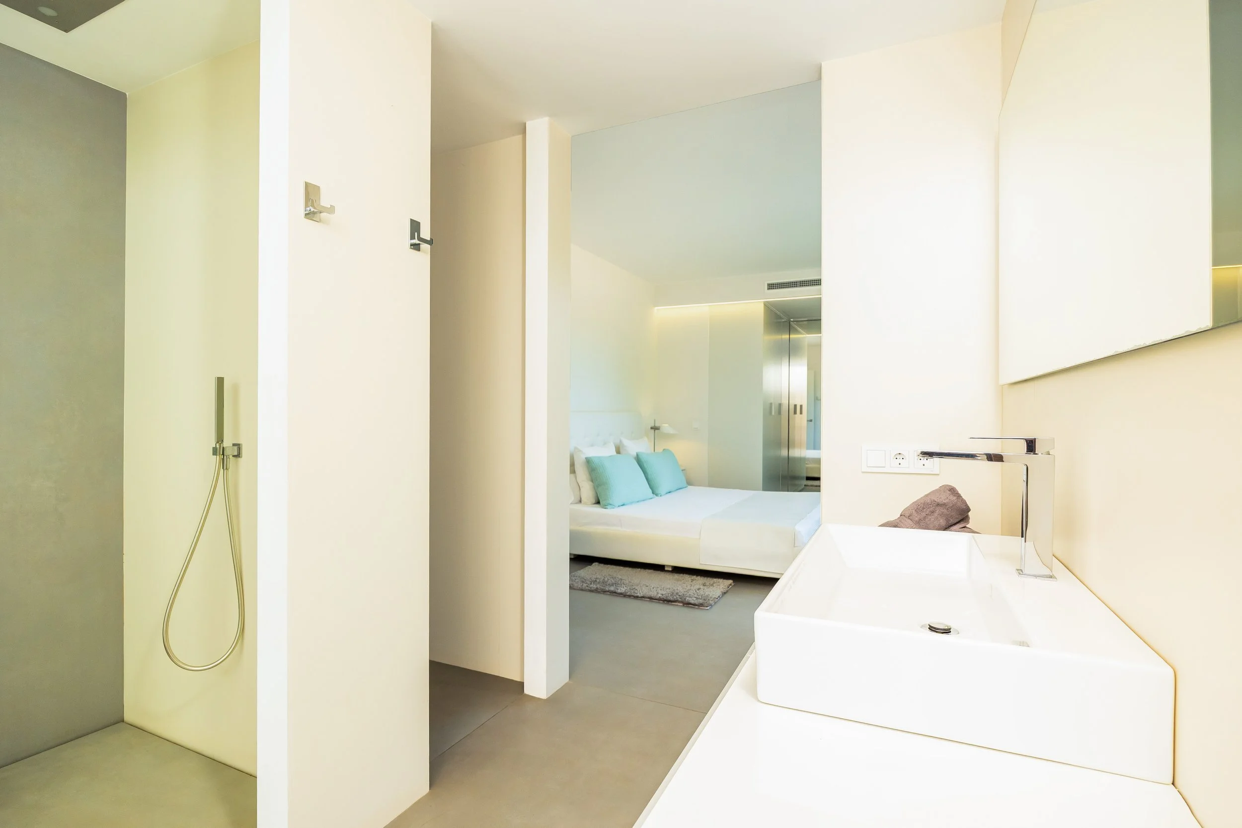 S’Hort de Can Rius Mallorca luxury interior with elegant design and natural light real estate photography