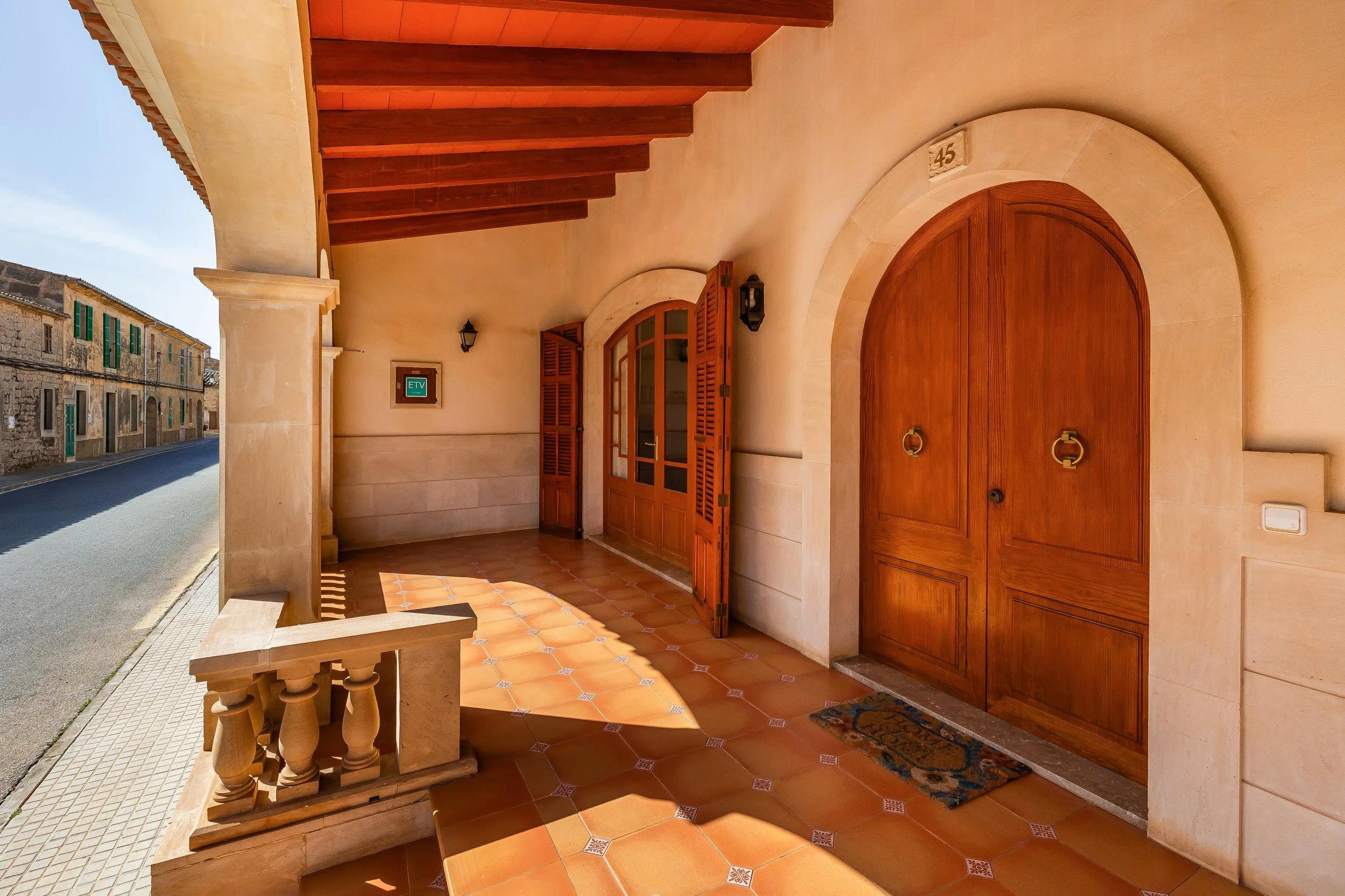 Coastal interior at Sol d’Es Trenc Mallorca with natural light and Mediterranean style real estate photography