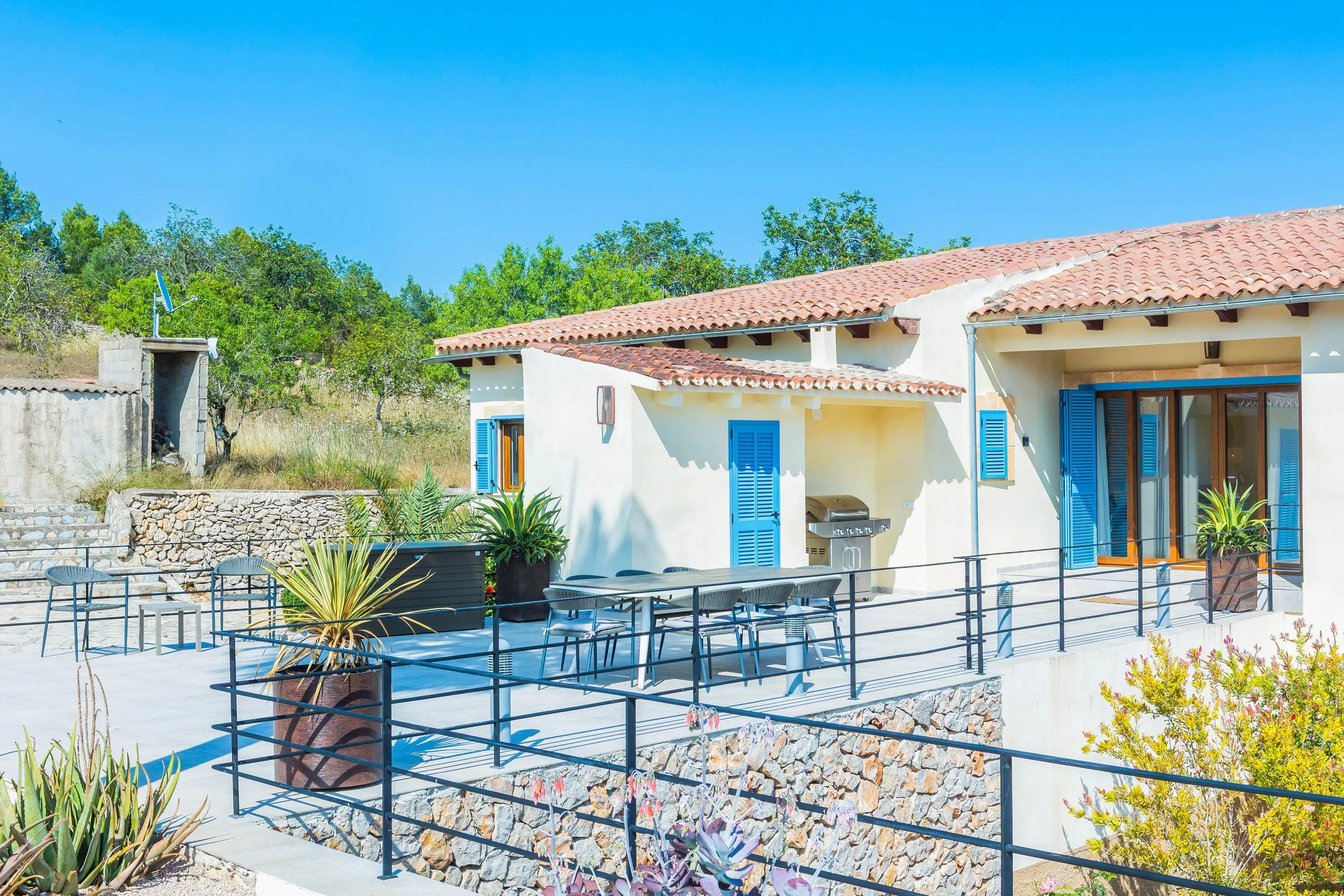 Can Gomez Mallorca countryside house with swimming pool near Son Macià and sea views towards Calas de Mallorca real estate photography