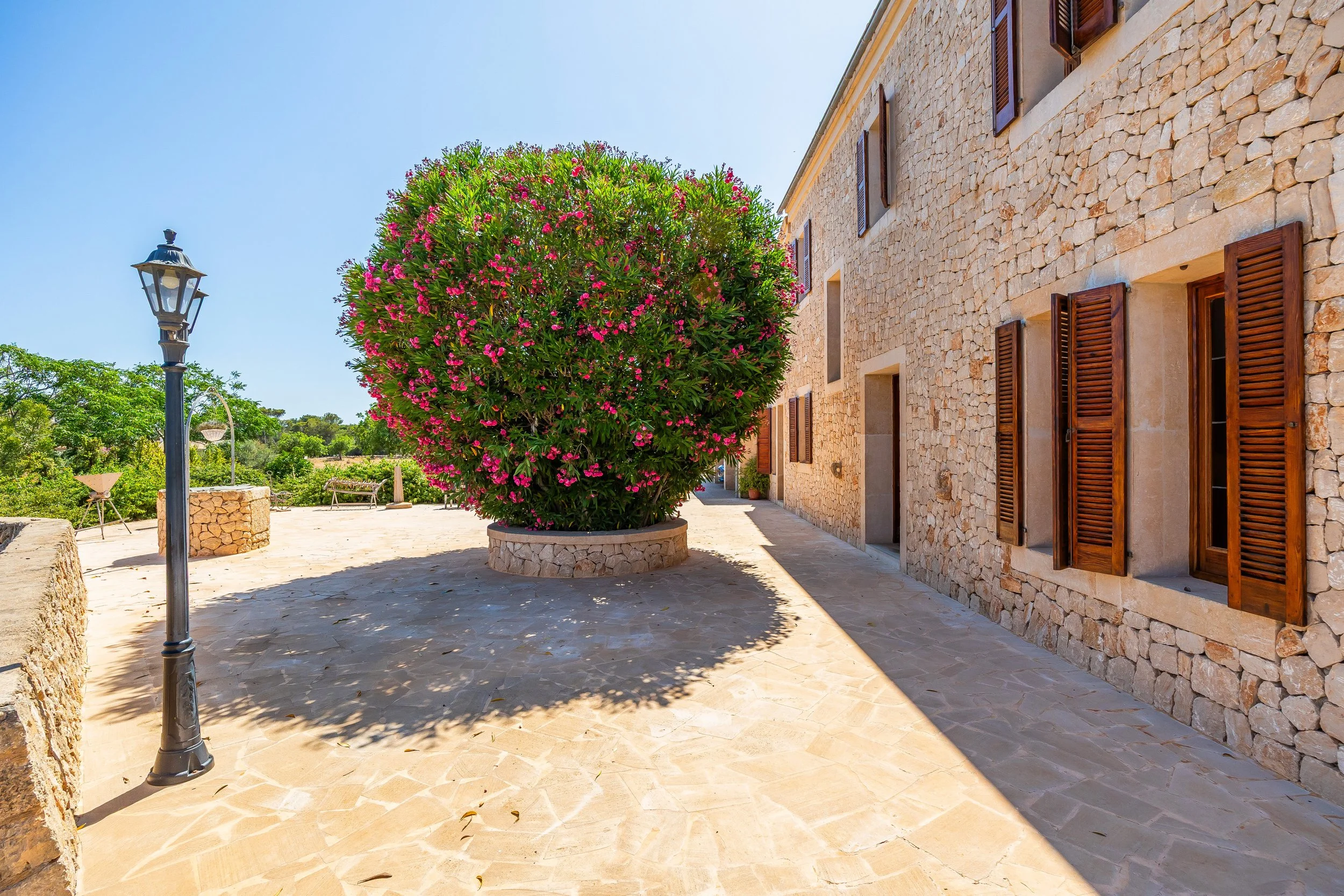 Can Churi Mallorca traditional Mallorcan house with swimming pool and rural countryside surroundings real estate photography