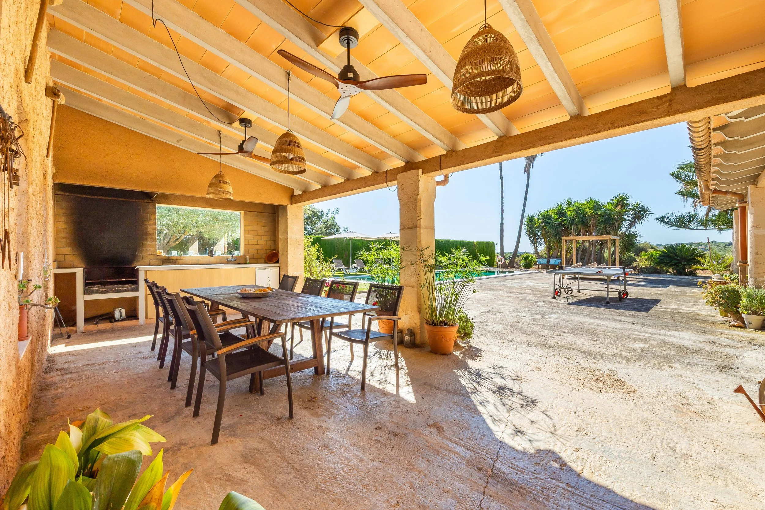 Rural house with swimming pool and open countryside views real estate photography in Mallorca